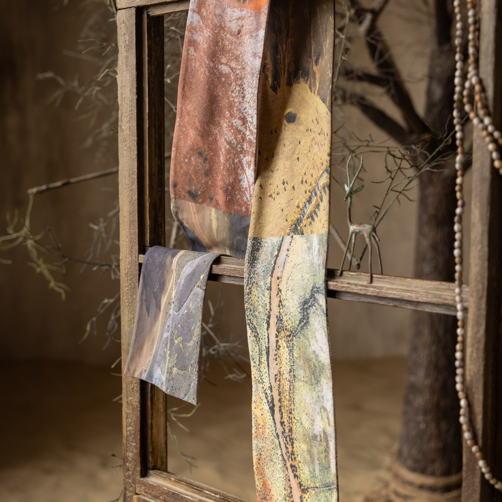SCARVES. NATURAL SAFARI FASHION