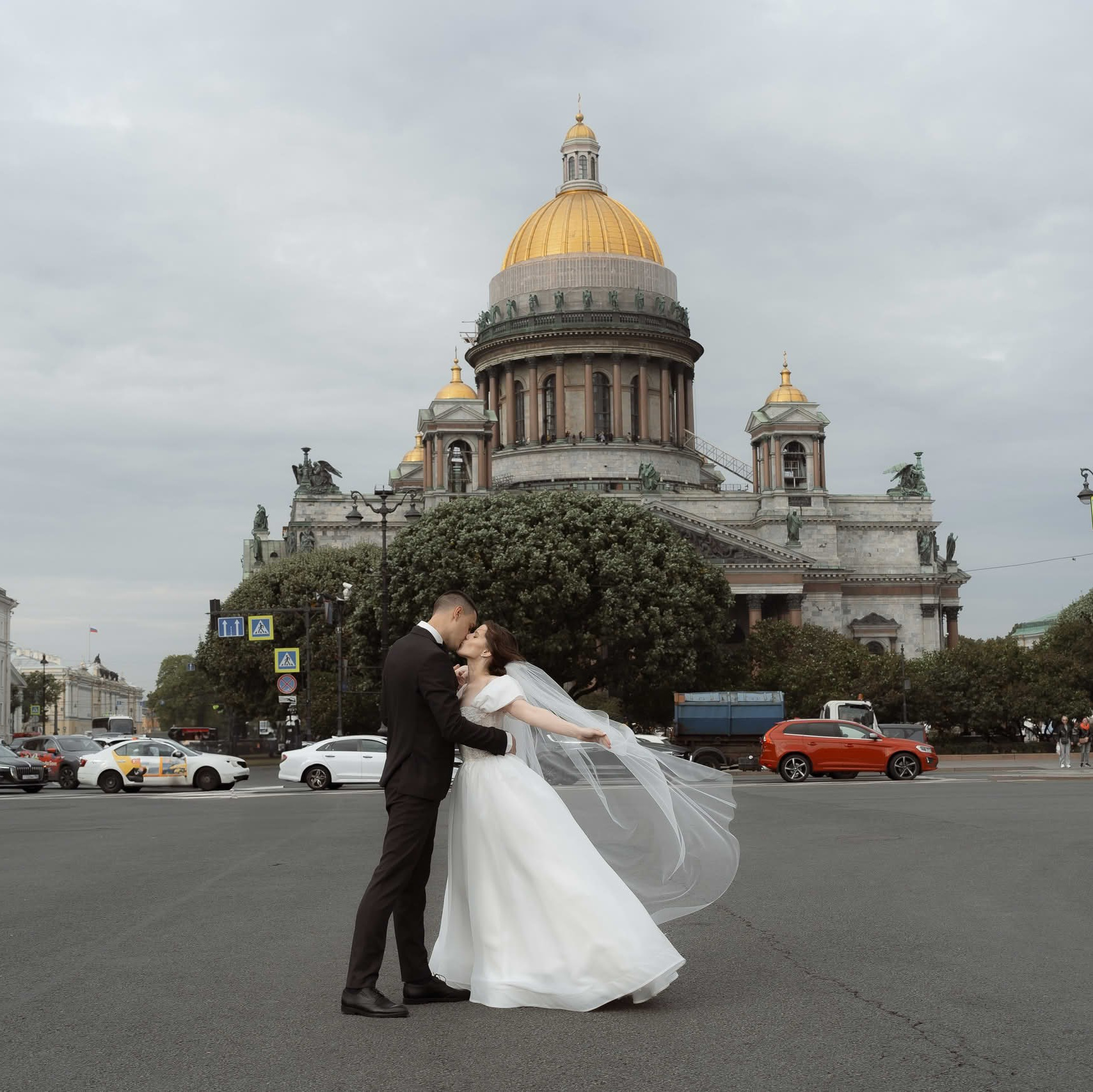 Свадебная фотосессия у Исаакиевского собора — маршрут, лучшие места и советы фотографа
