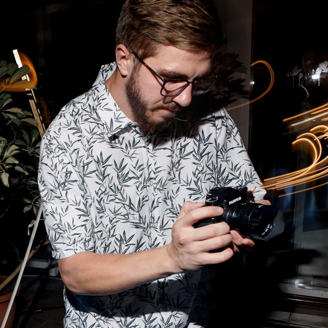 Контакты. Мануйленко Денис свадебный видеограф