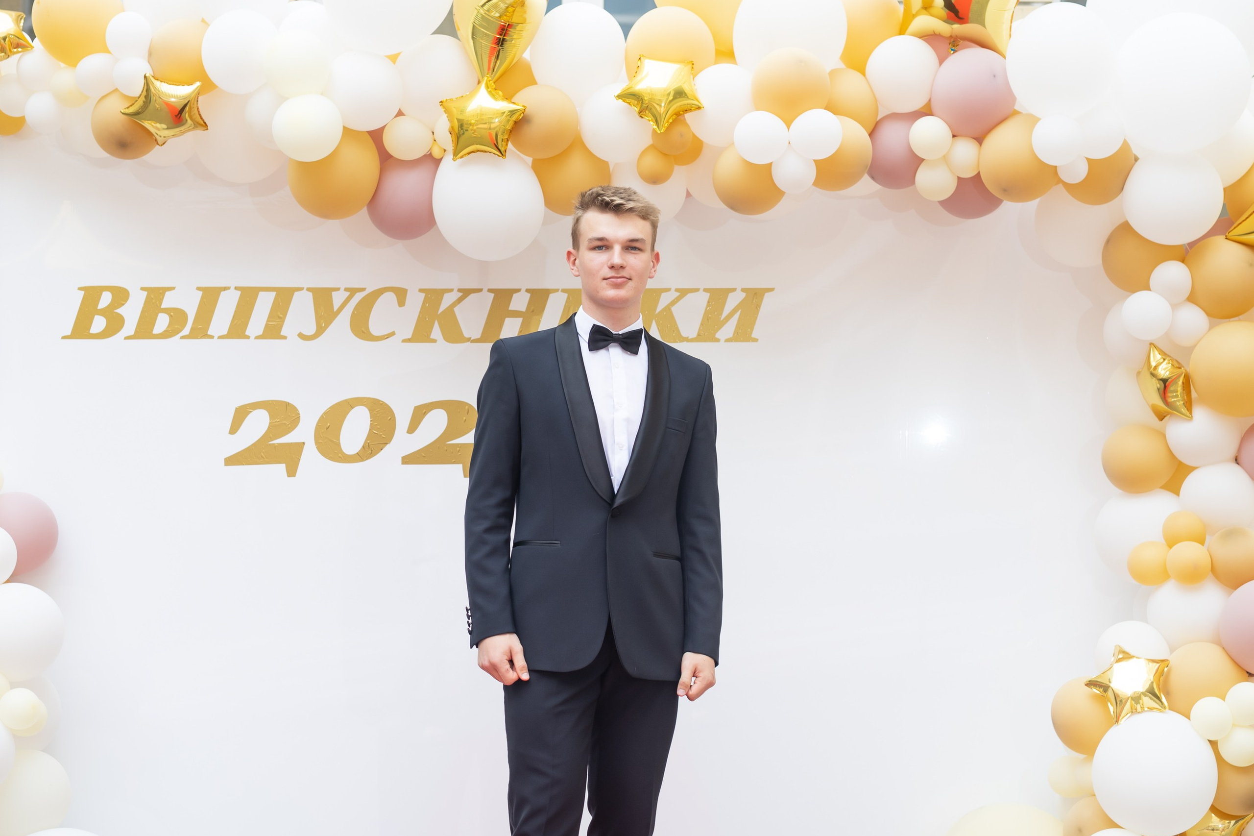 Выпускные альбомы для старших классов. Вадя и Надя — индивидуальные фотоальбомы для детских садов и школ, полный цикл от съёмки до готового альбома
