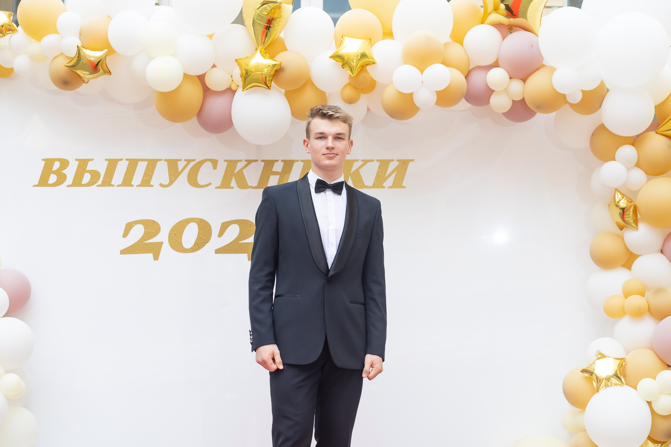 Выпускные альбомы для старших классов. Вадя и Надя — индивидуальные фотоальбомы для детских садов и школ, полный цикл от съёмки до готового альбома