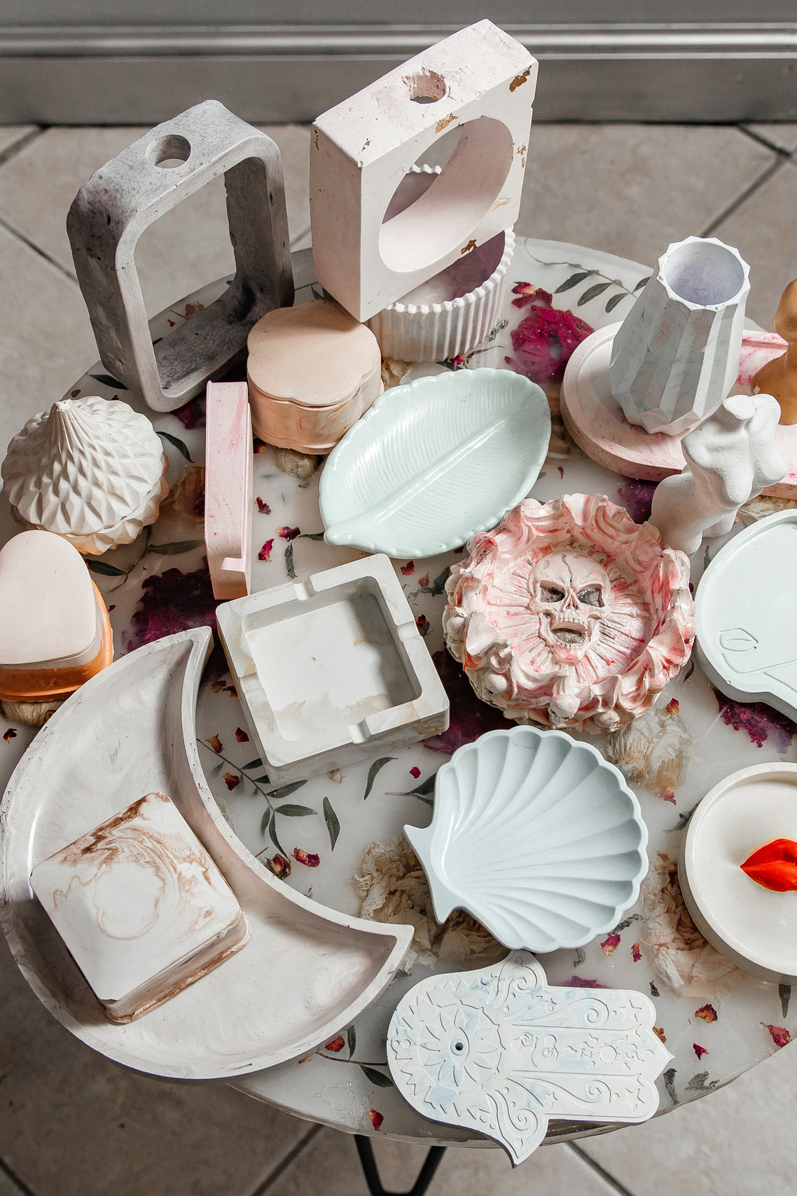 Изделия из гипса, мастер-класс по отливке гипсовых подсвечников