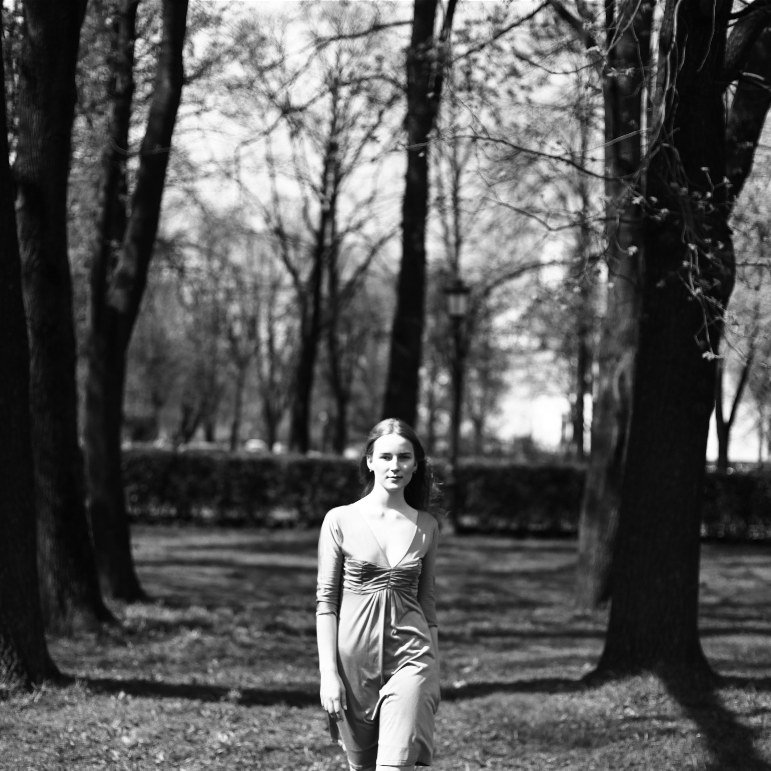 портрет с тонировкой в синий в Павловском парке на занятиях в фотошколе фото Владимир Лёвин