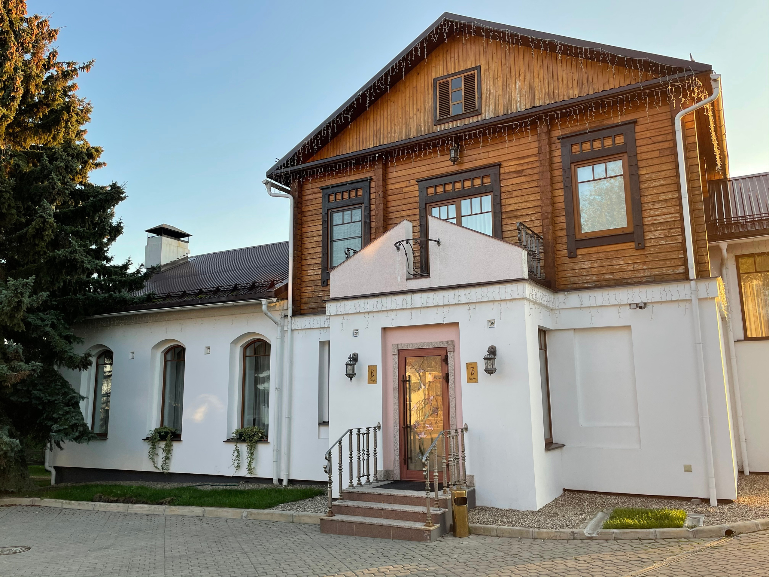 Прогулка по г. Владимир: зеленый Патриарший сад, холмы и церкви. Проект «Фотокладовка»: блог уличной фотографии в формате street photo