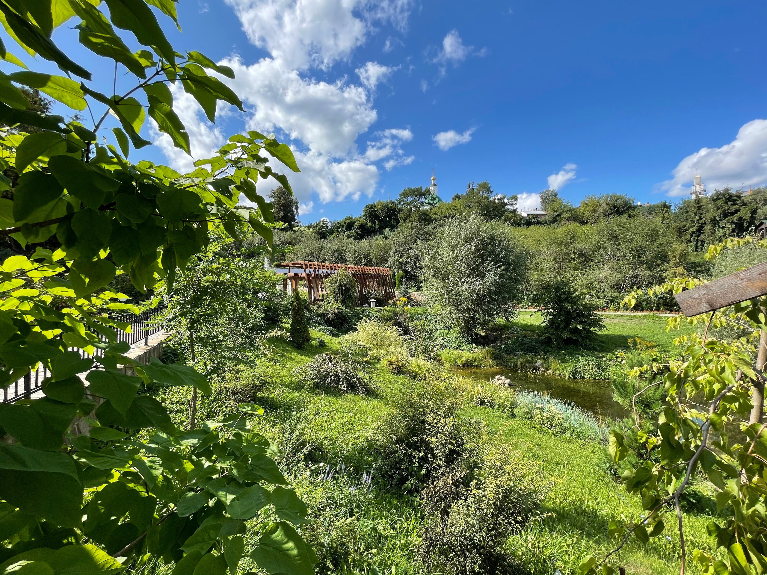 Прогулка по г. Владимир: зеленый Патриарший сад, холмы и церкви. Проект «Фотокладовка»: блог уличной фотографии в формате street photo
