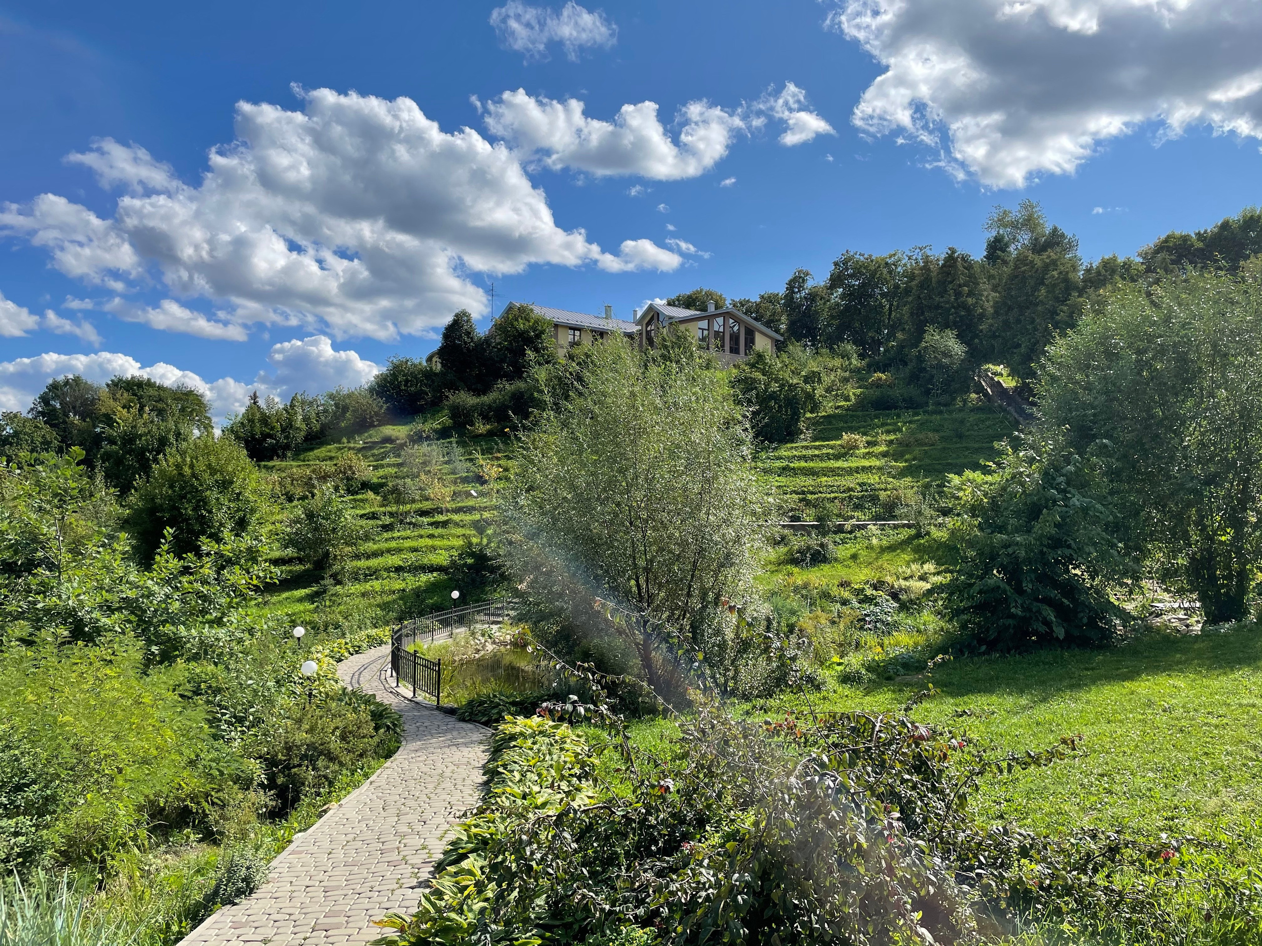 Прогулка по г. Владимир: зеленый Патриарший сад, холмы и церкви. Проект «Фотокладовка»: блог уличной фотографии в формате street photo