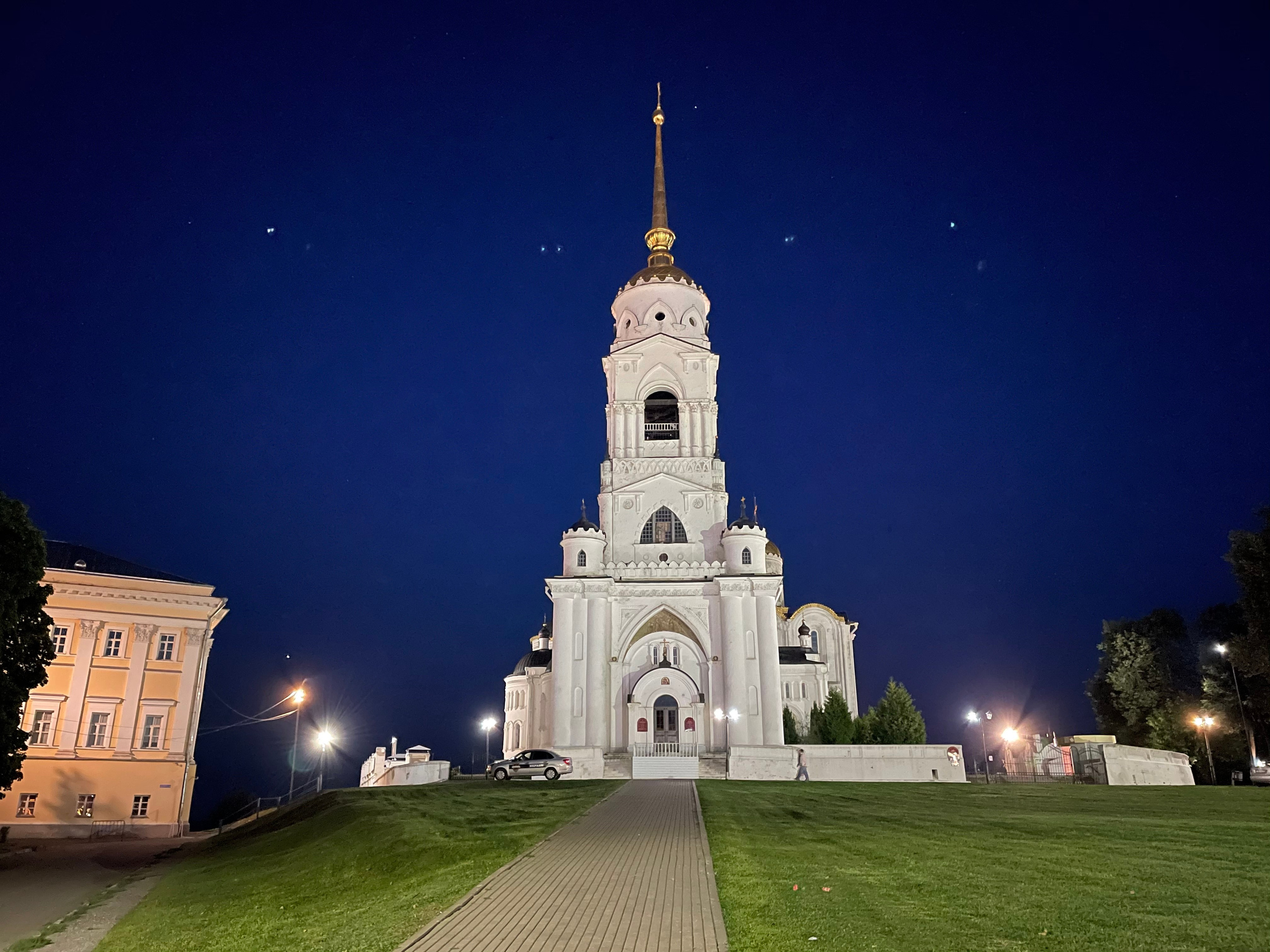 Прогулка по г. Владимир: зеленый Патриарший сад, холмы и церкви. Проект «Фотокладовка»: блог уличной фотографии в формате street photo