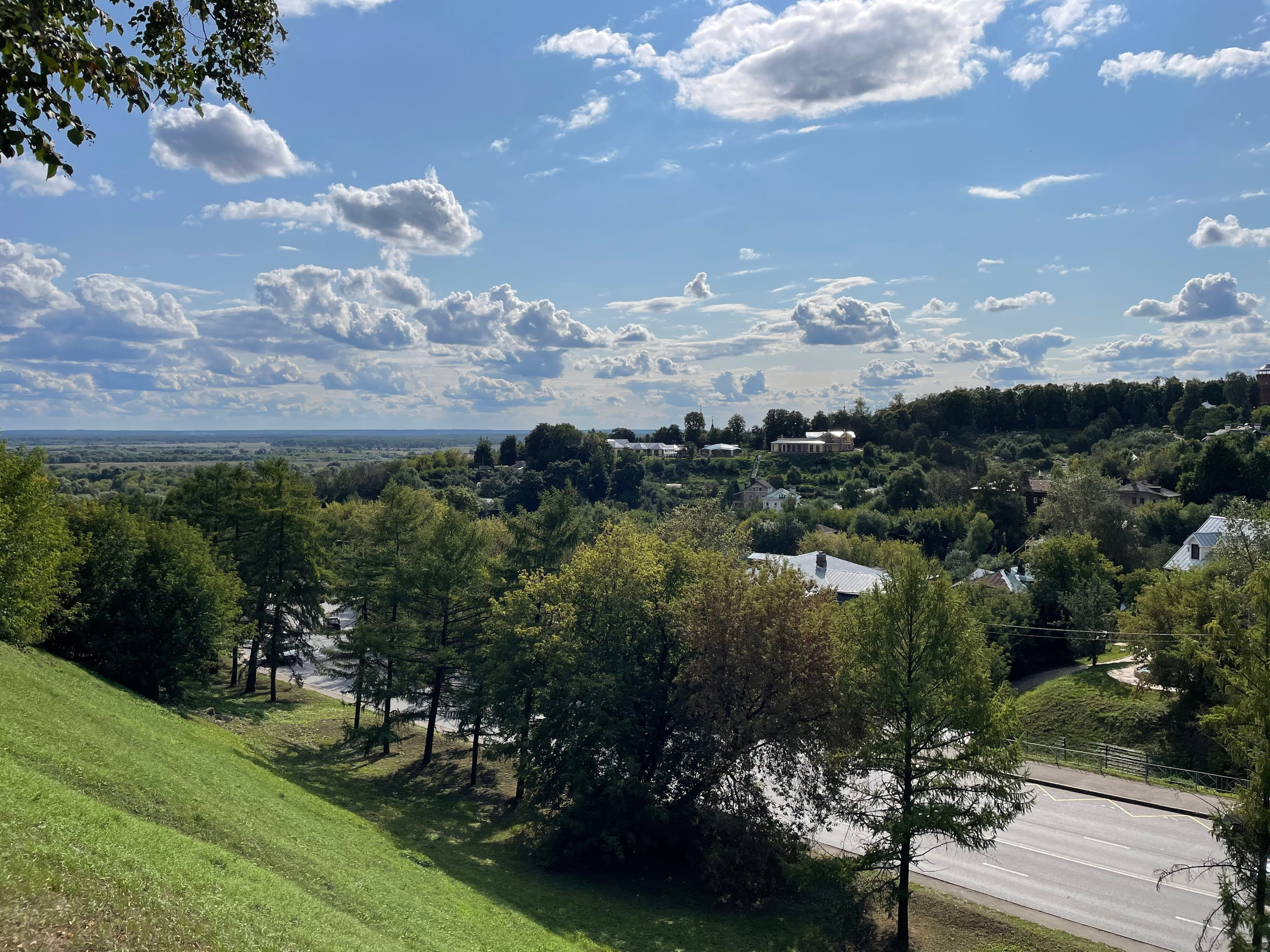 Прогулка по г. Владимир: зеленый Патриарший сад, холмы и церкви. Проект «Фотокладовка»: блог уличной фотографии в формате street photo