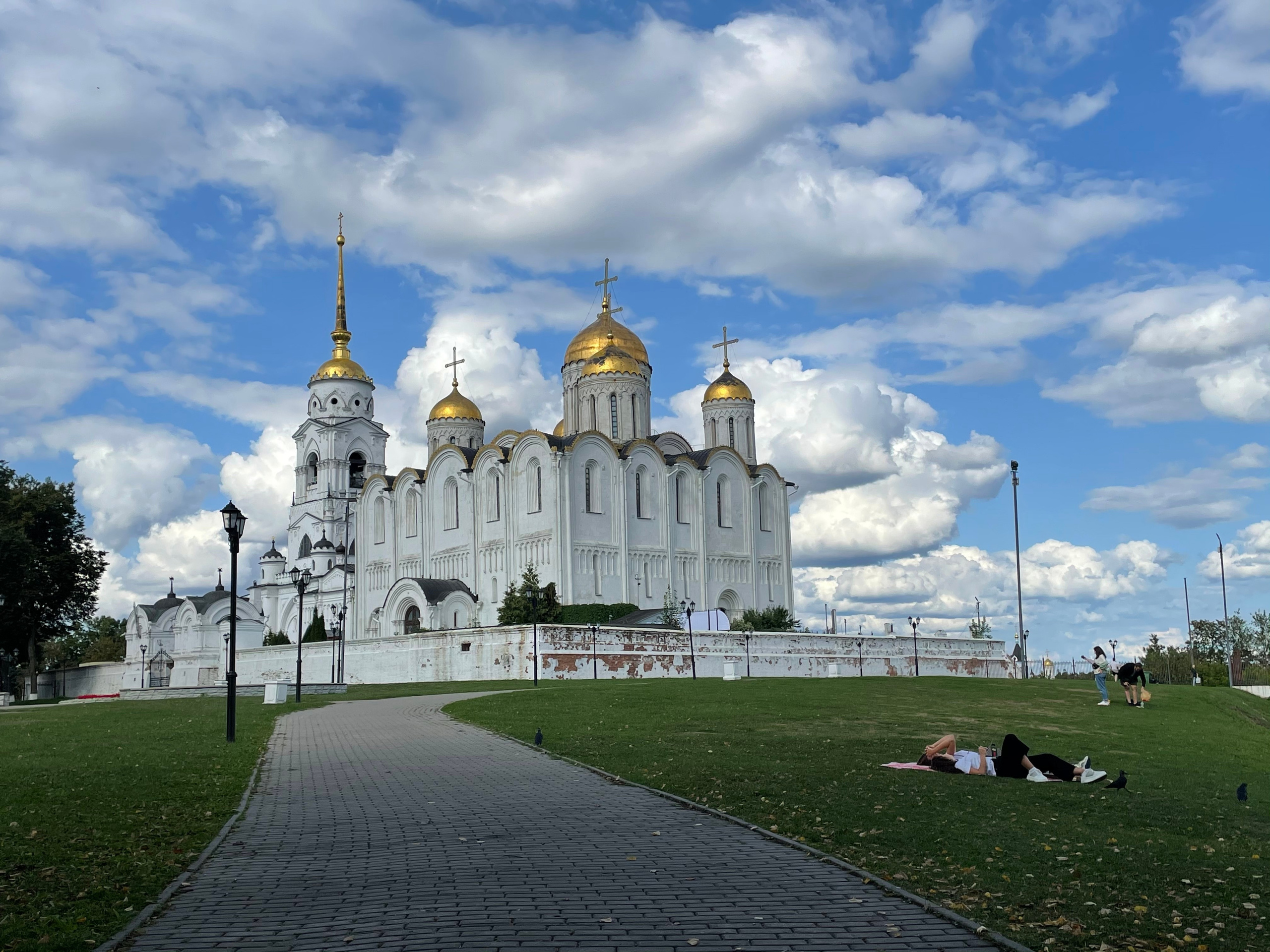 Прогулка по г. Владимир: зеленый Патриарший сад, холмы и церкви. Проект «Фотокладовка»: блог уличной фотографии в формате street photo