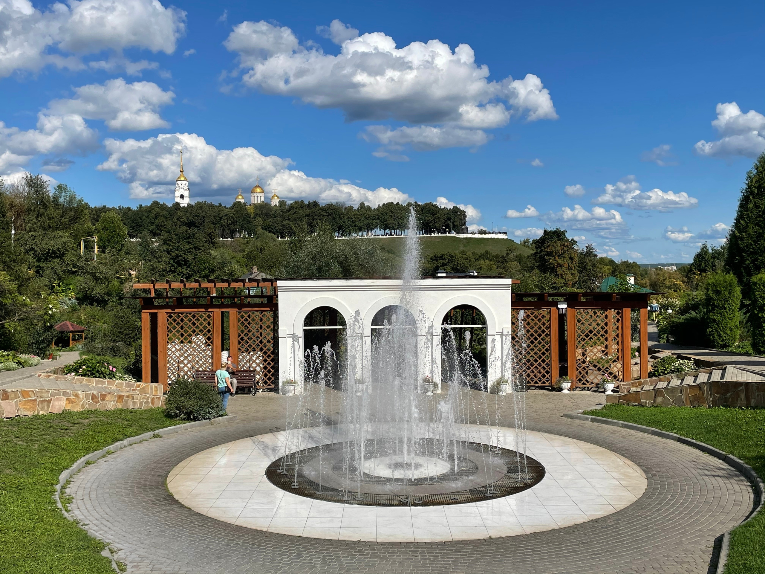 Прогулка по г. Владимир: зеленый Патриарший сад, холмы и церкви. Проект «Фотокладовка»: блог уличной фотографии в формате street photo