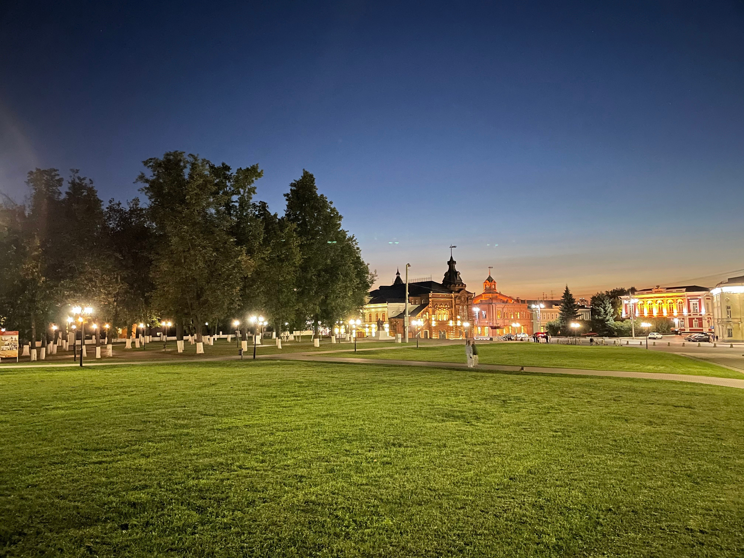 Прогулка по г. Владимир: зеленый Патриарший сад, холмы и церкви. Проект «Фотокладовка»: блог уличной фотографии в формате street photo