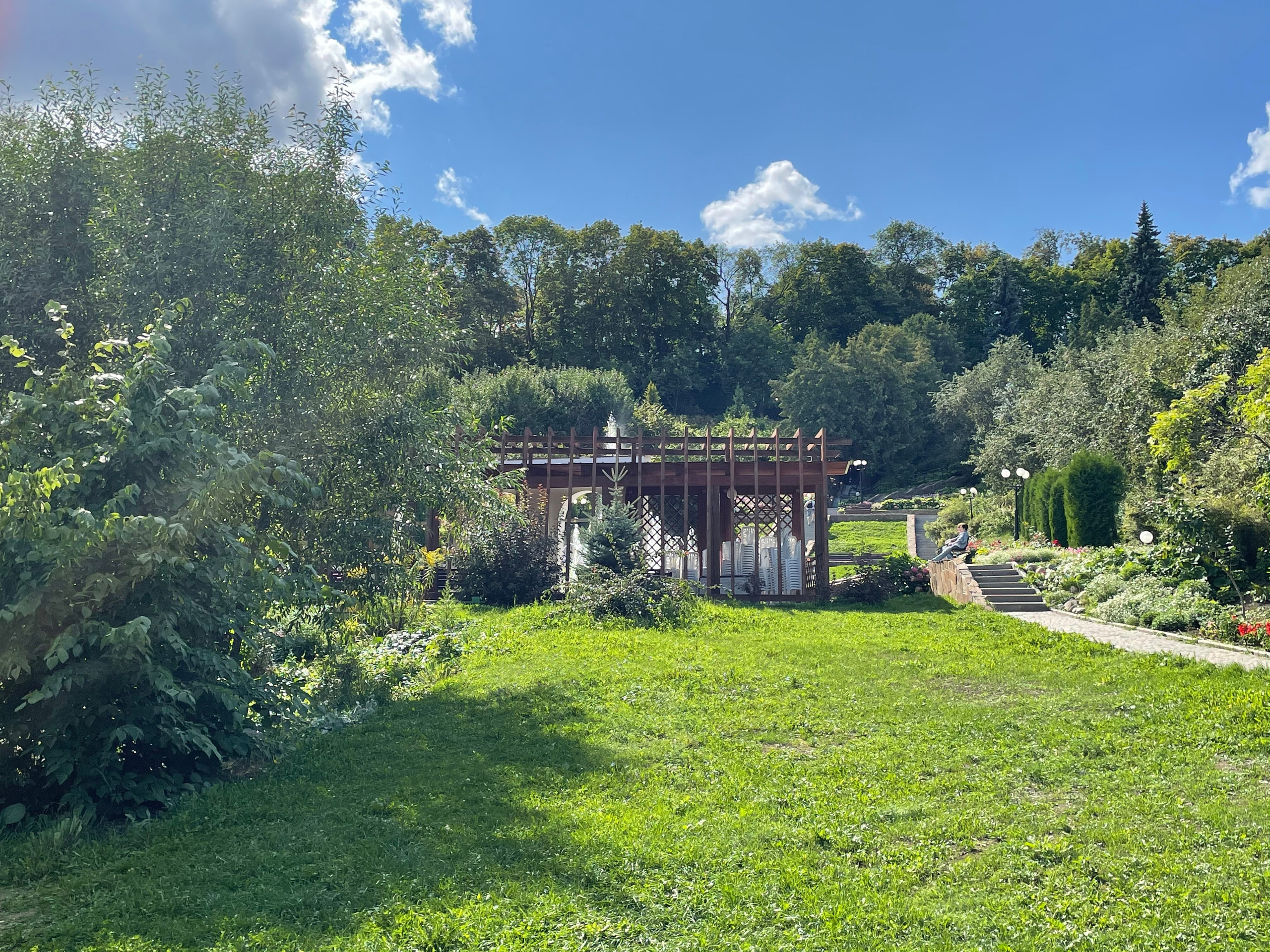 Прогулка по г. Владимир: зеленый Патриарший сад, холмы и церкви. Проект «Фотокладовка»: блог уличной фотографии в формате street photo