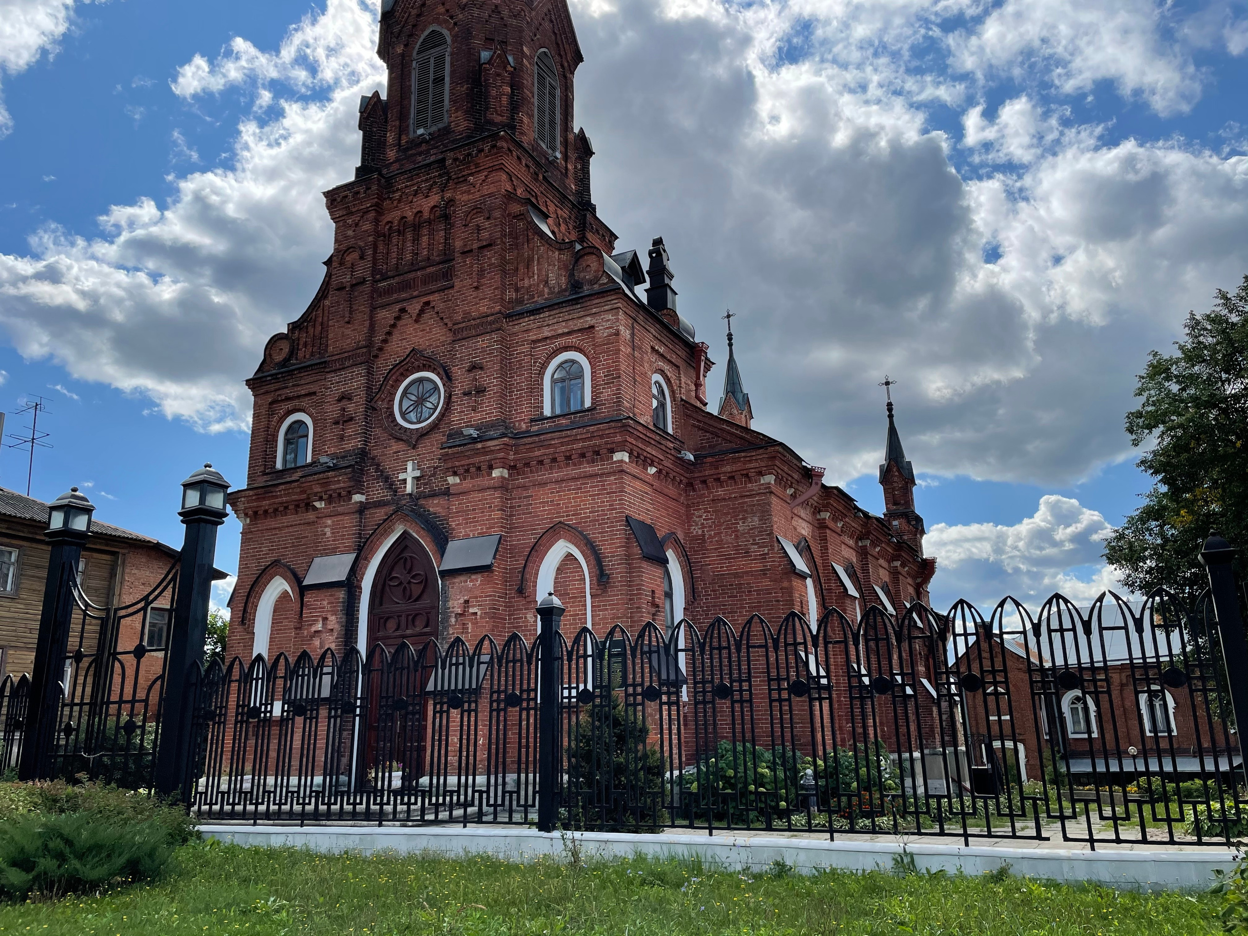 Прогулка по г. Владимир: зеленый Патриарший сад, холмы и церкви. Проект «Фотокладовка»: блог уличной фотографии в формате street photo
