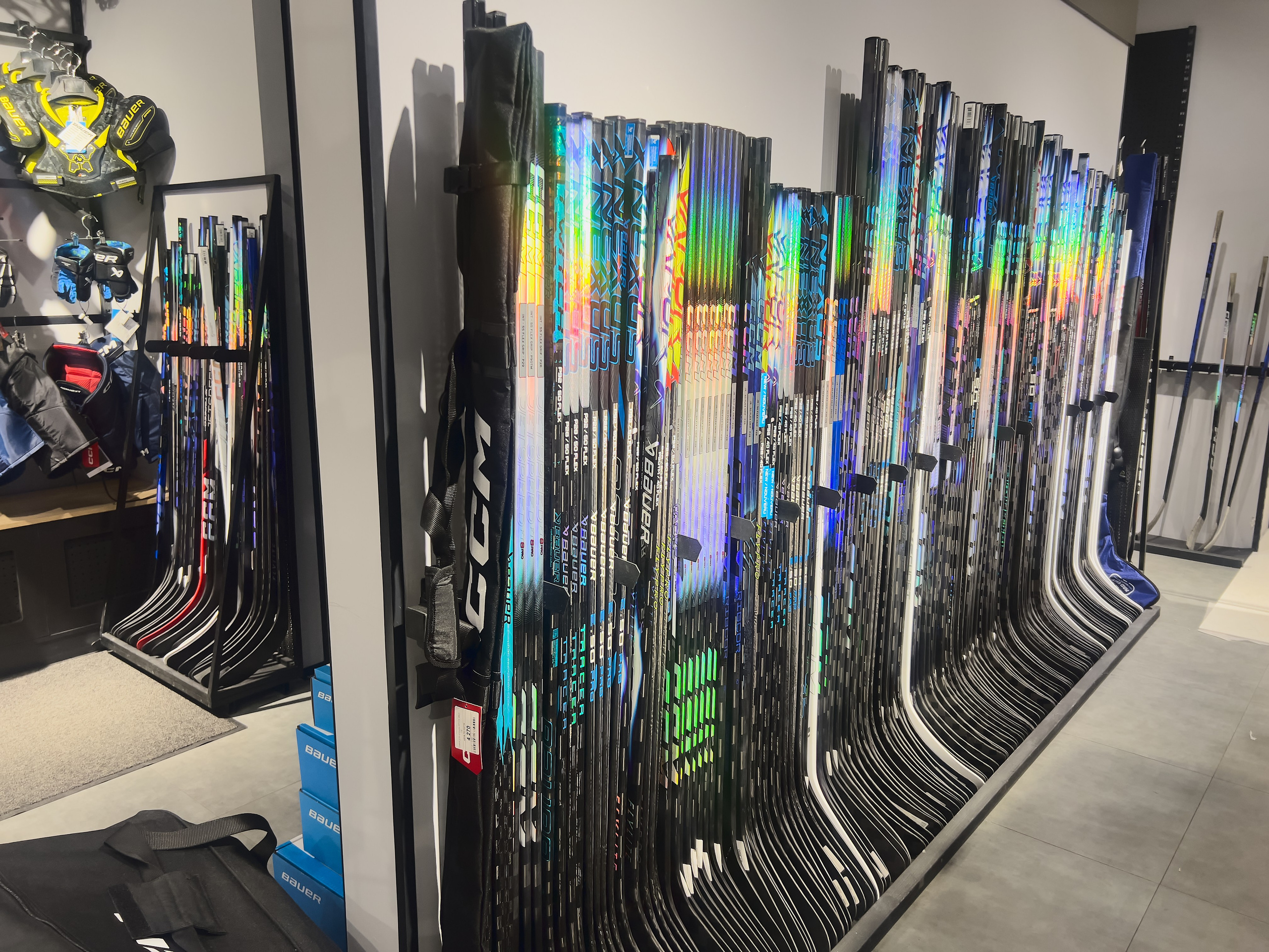 Магазин хоккейного оборудования Panda Hockey в ВТБ Арене — проект под ключ