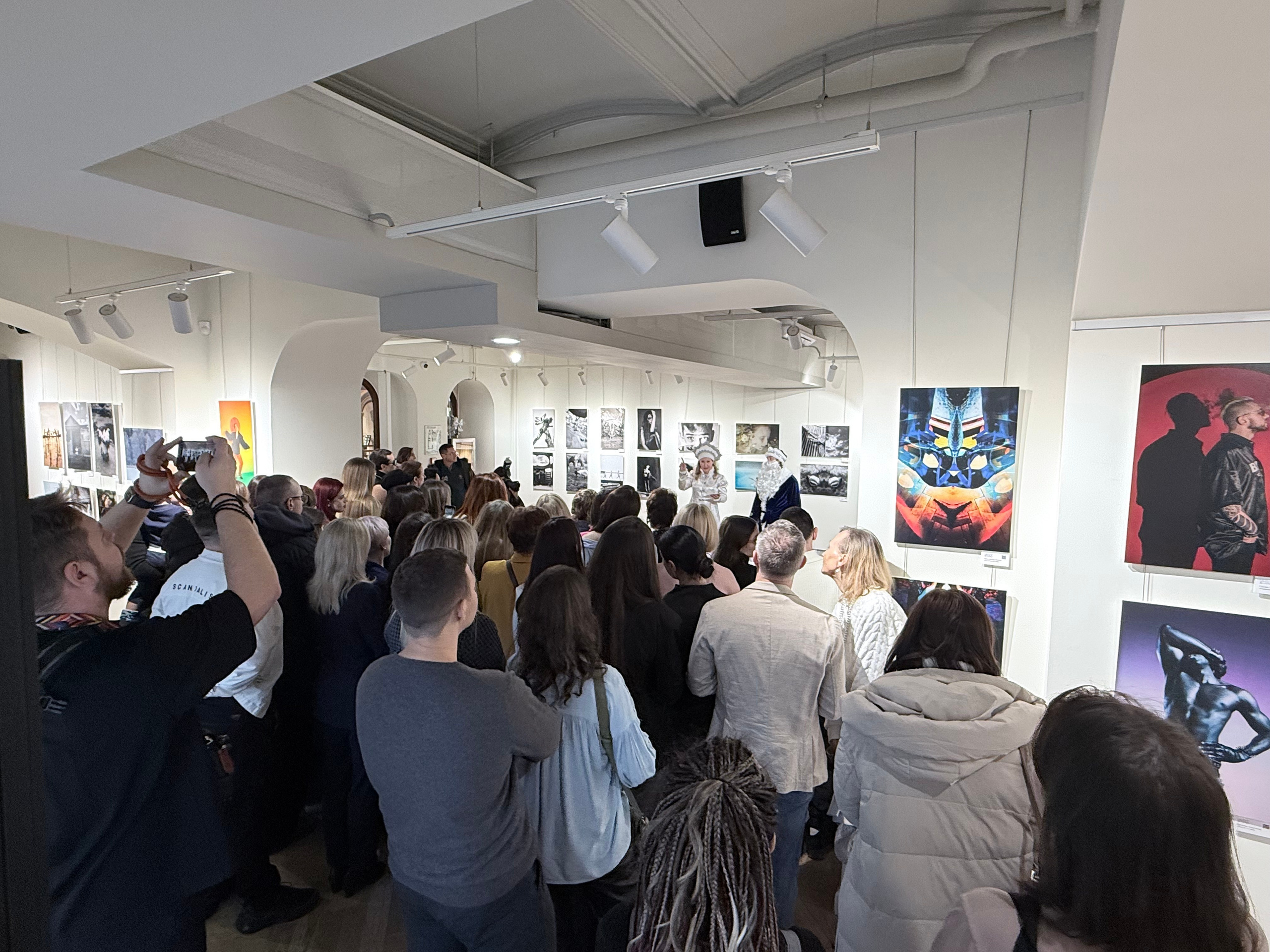 МОСКВА «МЕЖДУ МИРАМИ». ARTEXPOPHOTO