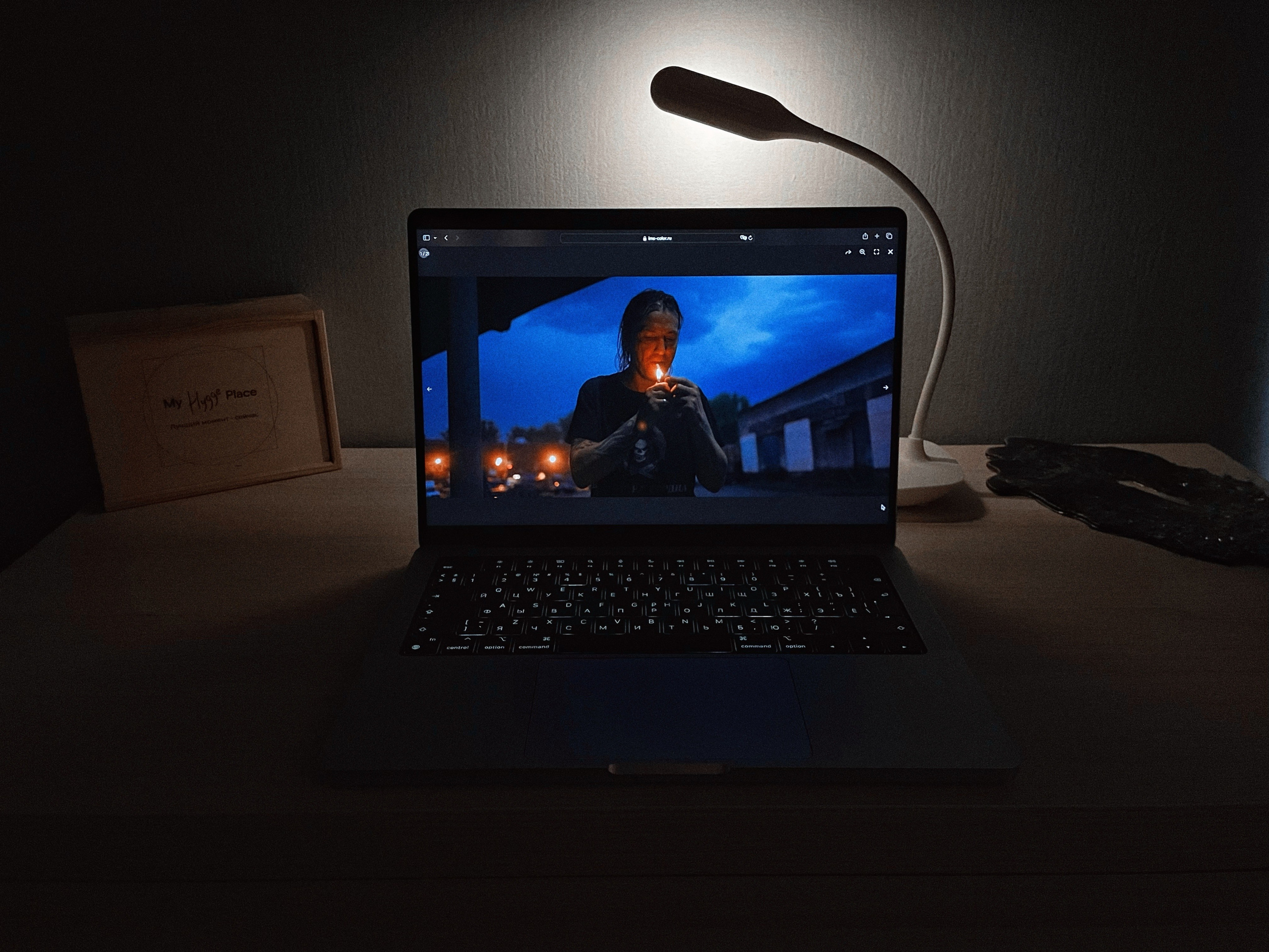 Правильные условия при просмотре видео (помещение, освещение, настройки экранов и софт). Colorist Ivan Serzhanov