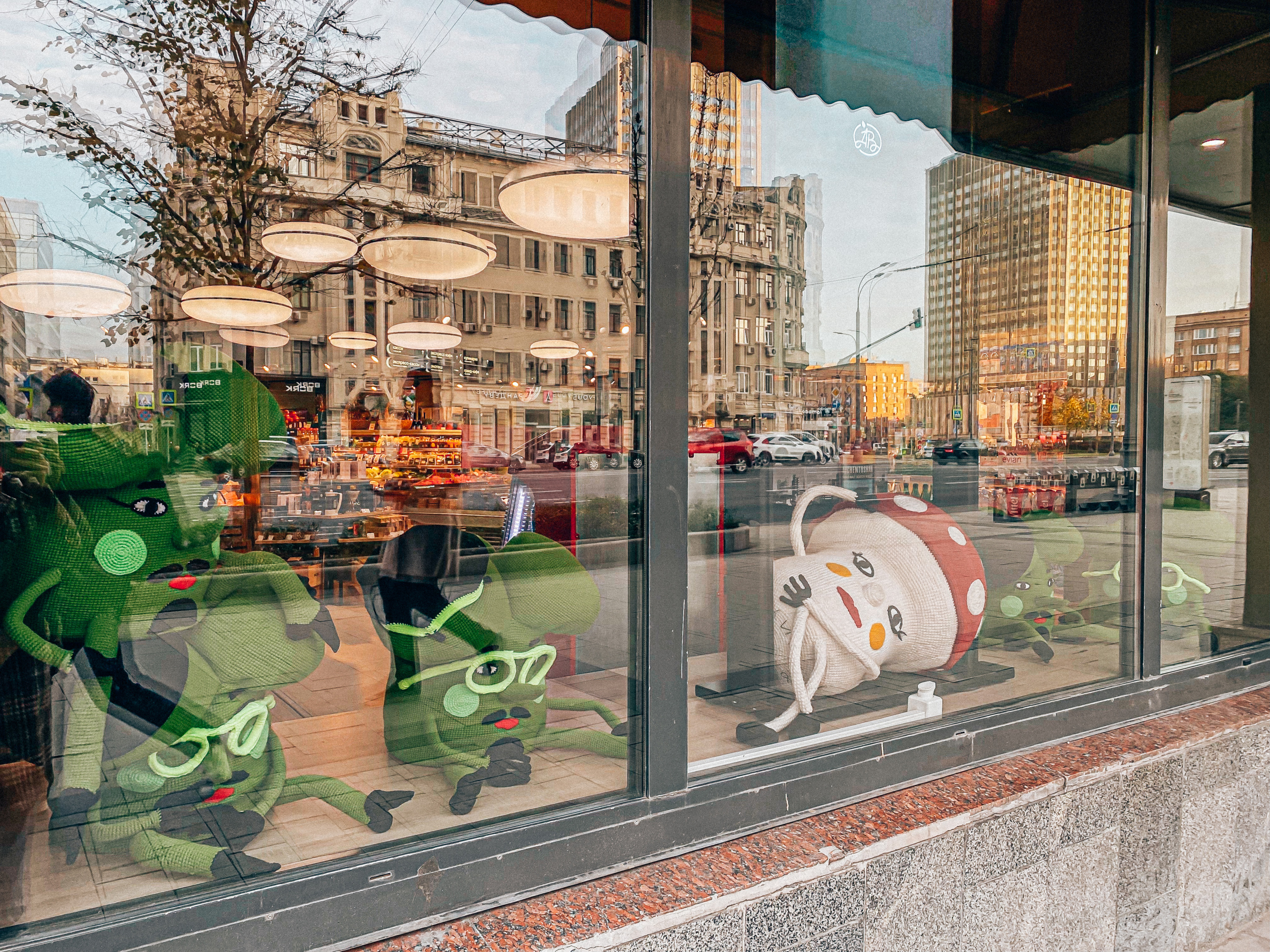 Московский музей современного искусства, ММОМА, Азбука вкуса, Алексей Новосёлов, Арина Романцевич, Вова Перкин, Маяна Насыбуллова, Ася Маракулина, Lisokot, Petro_aestheticks_group