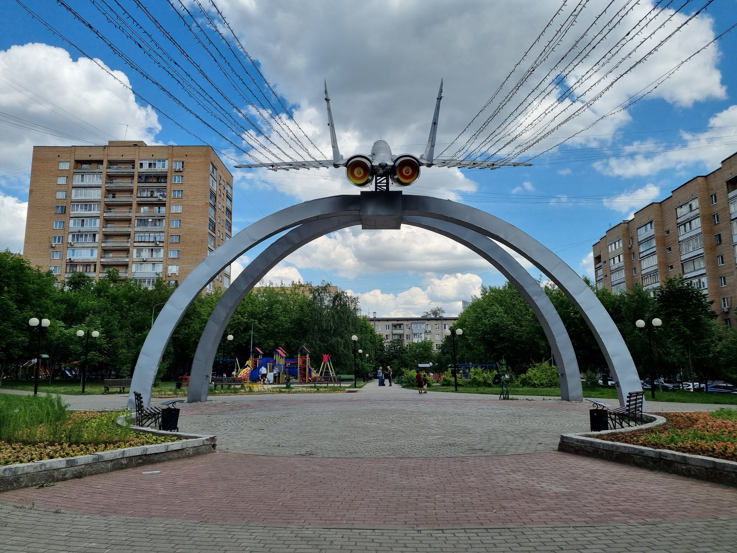 Листья опали там, где исчезли герои. Ангелина Богданова, междисциплинарная художница