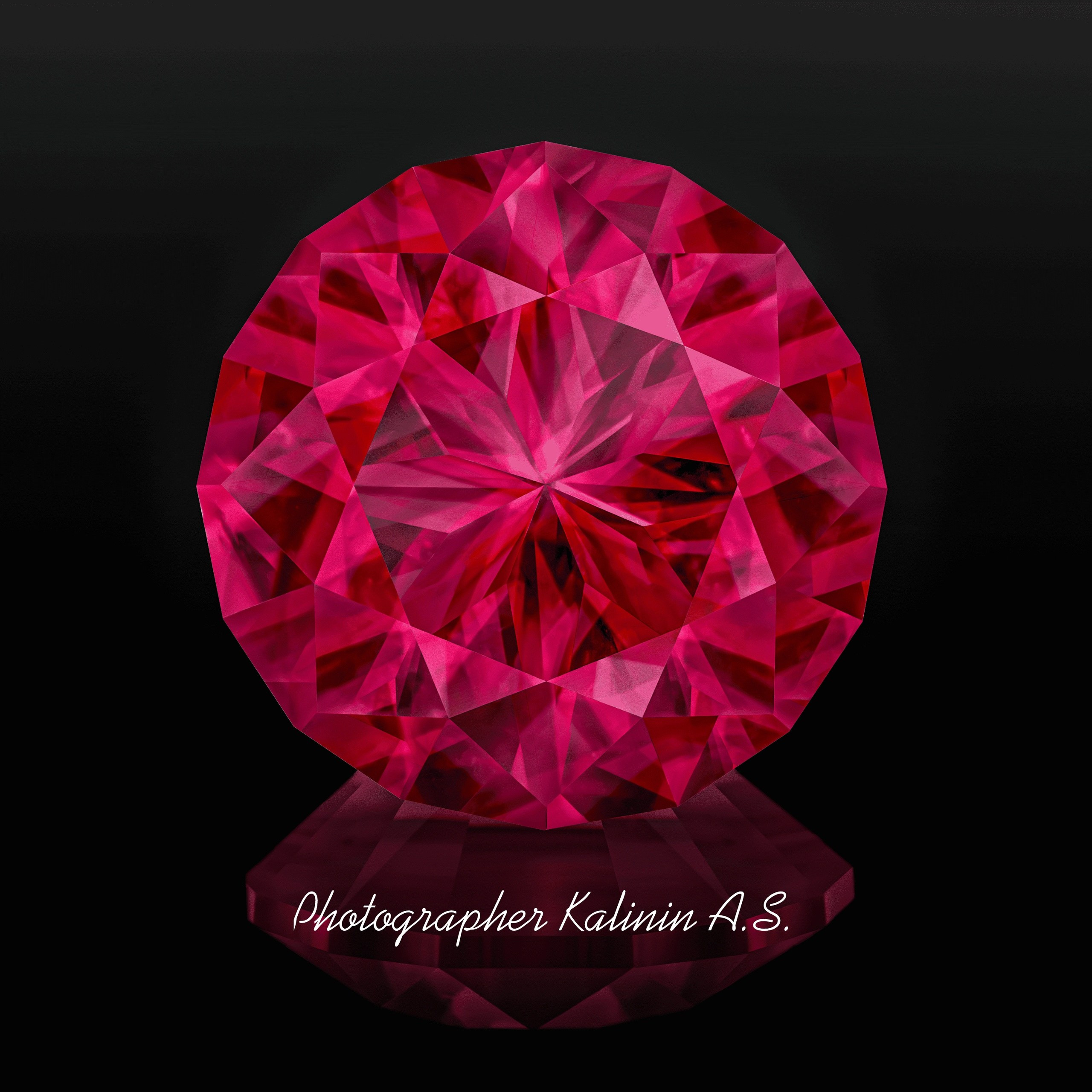 Рекламный предметный фотограф ювелирных изделий Калинин  Андрей  Сергеевич Москва тел +7 966-003-13-07. Высококачественная профессиональная рекламная фотосъёмка ювелирных украшений, драгоценных камней в Москве. Обучение, консультация