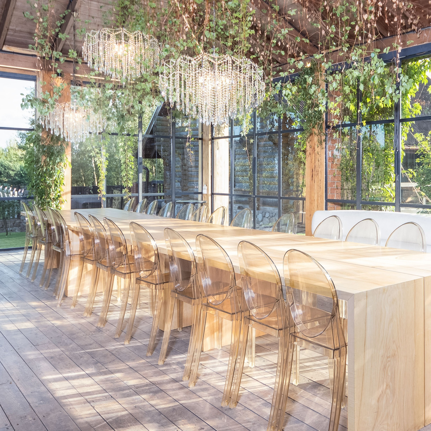 Застекленная терраса в частной загородной резиденции