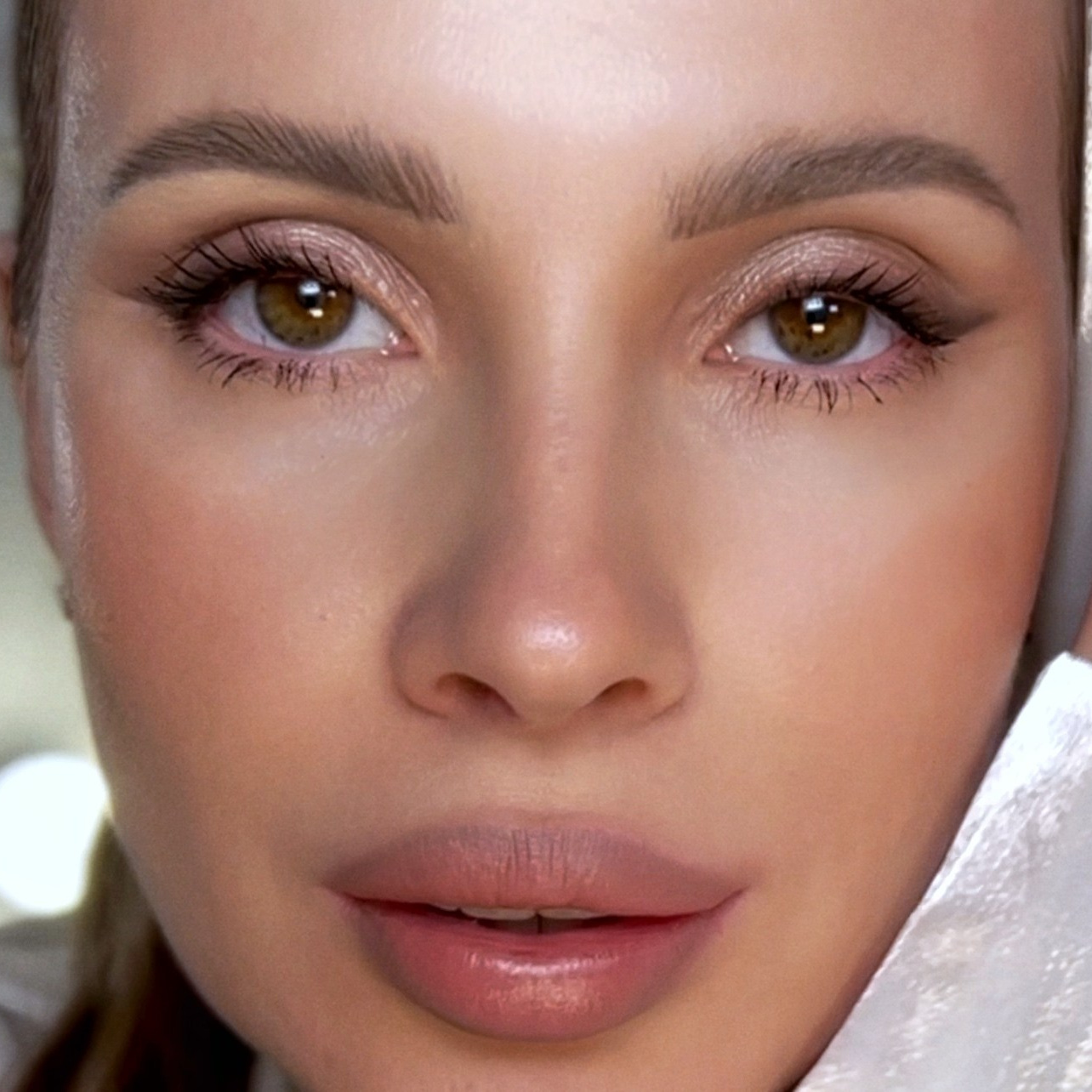 Юлия Донченко, топ-стилист по причёскам и визажист в Москве