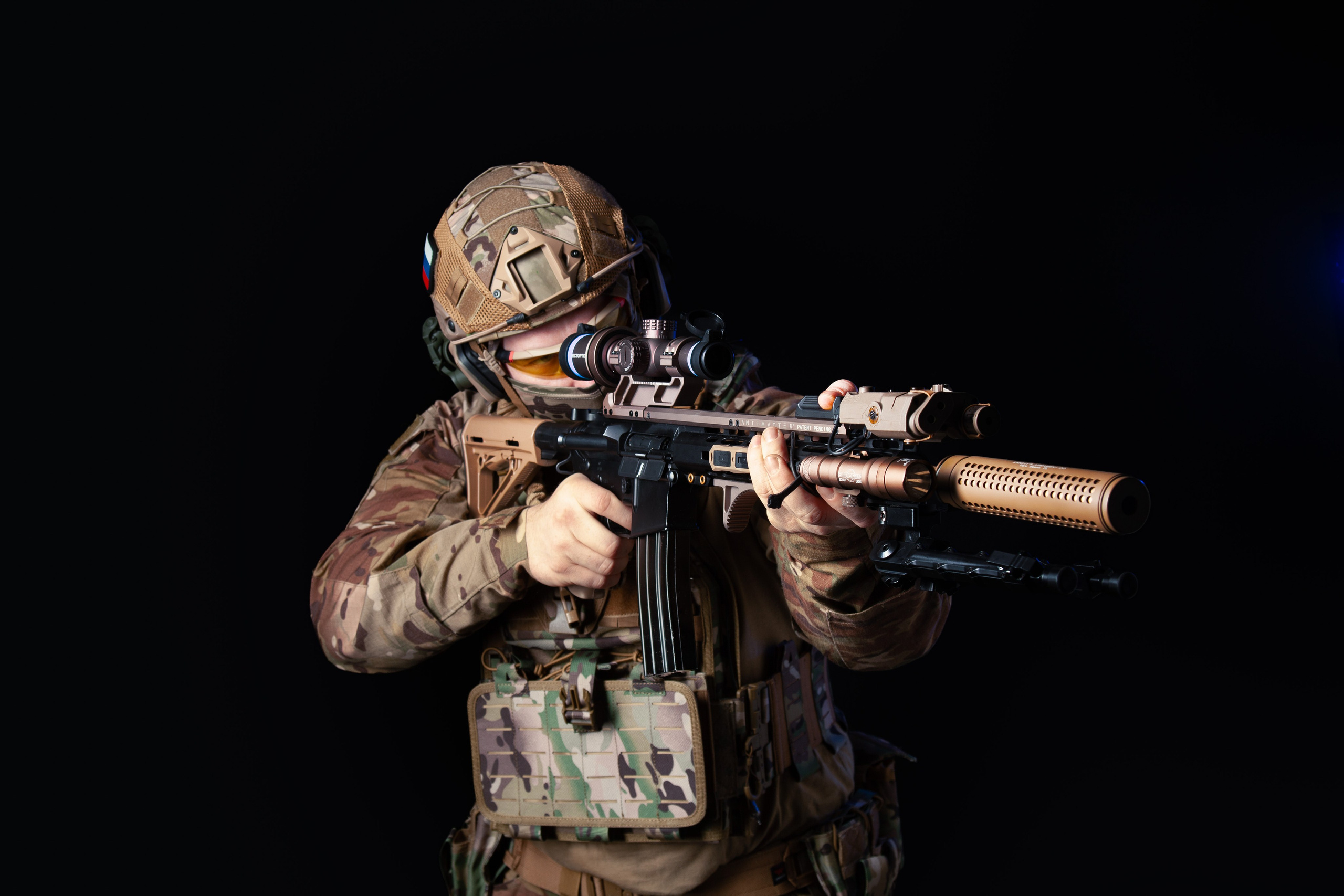 Фотосессия с оружием на заказ в Москве. Страйкбольная мастерская Бигич Воркшоп