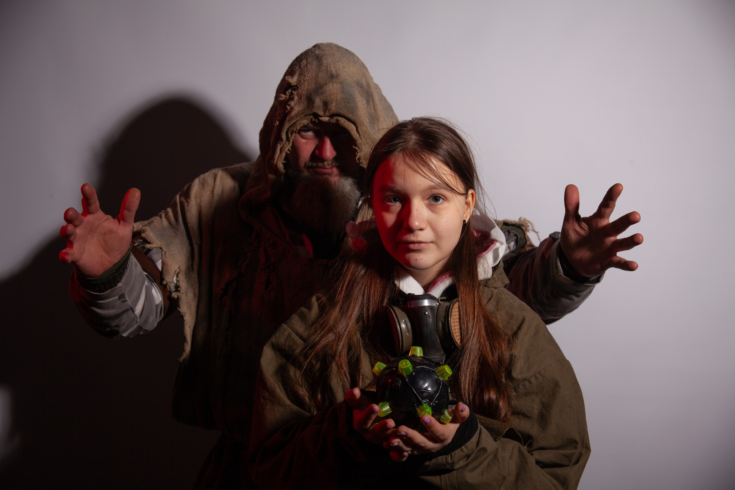 Фотосессия с оружием на заказ в Москве. Страйкбольная мастерская Бигич Воркшоп