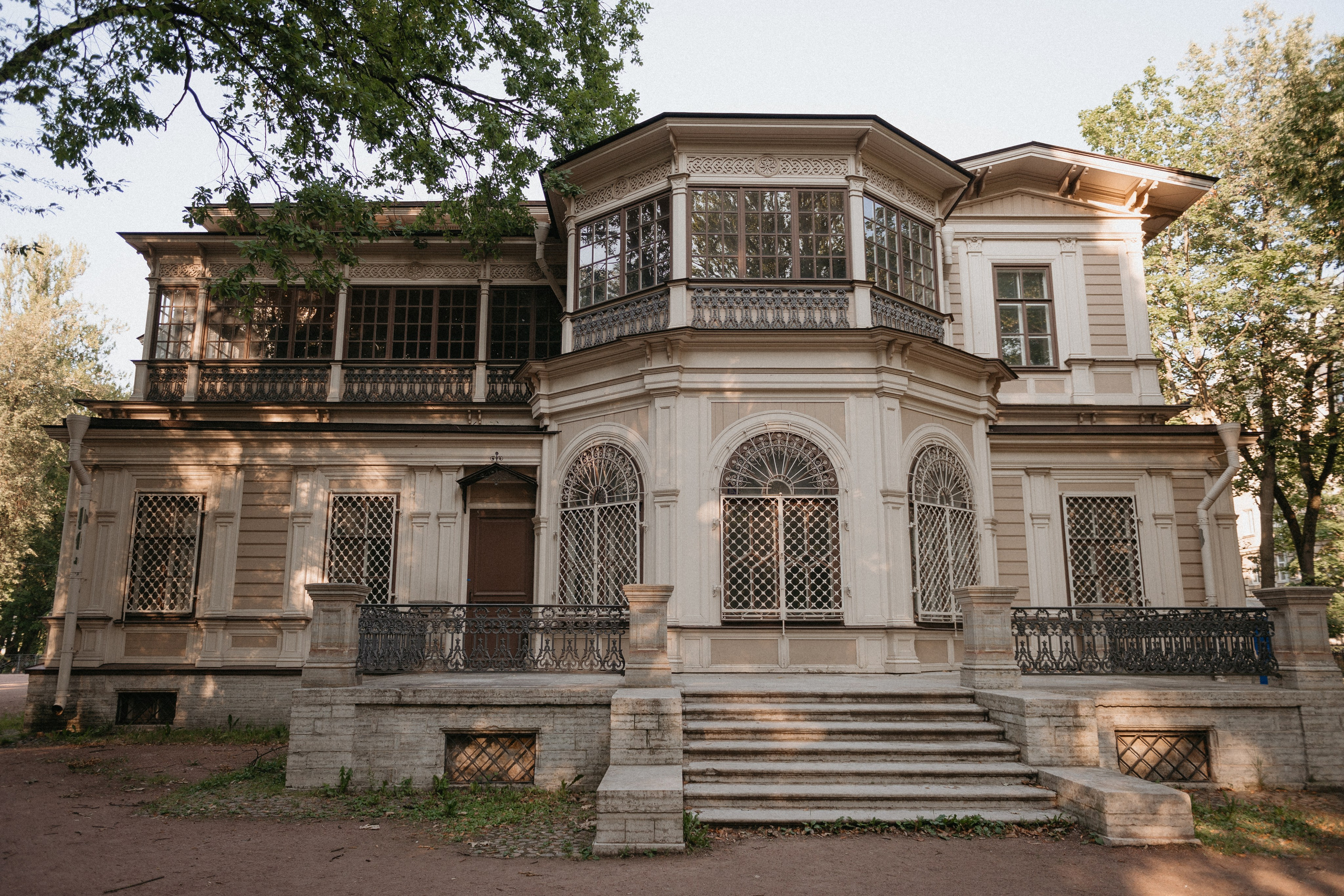 Лопухинский сад на Петроградской