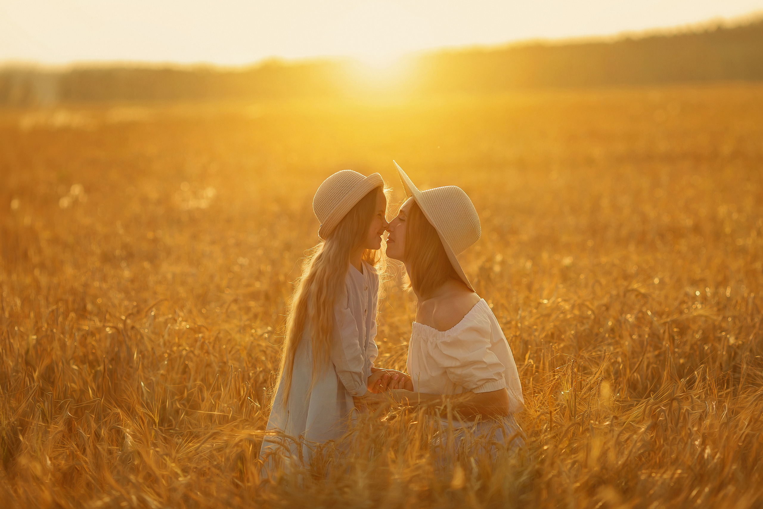 На закате. Фотосессия в пшенице. Детский и семейный фотограф в Екатеринбурге