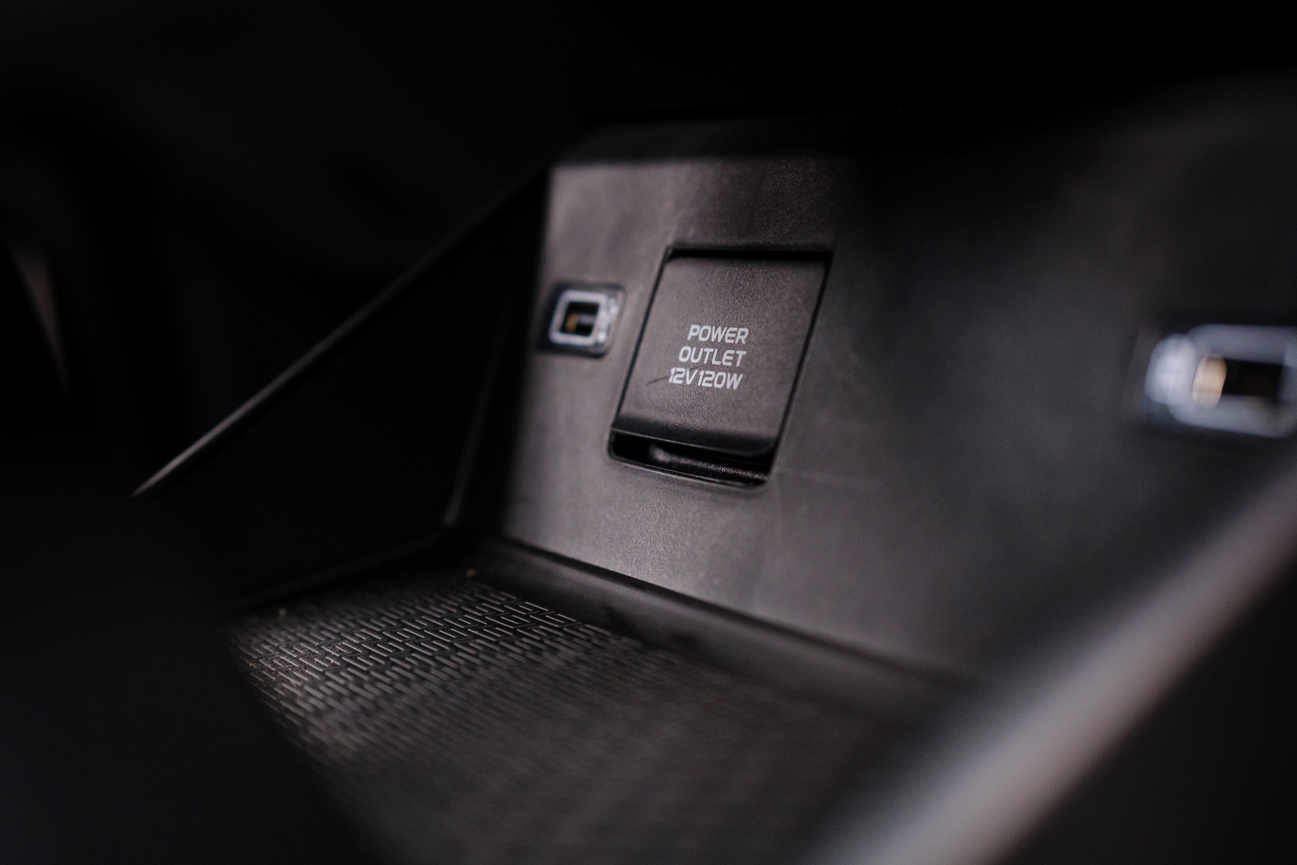 Belgee X50 — твой яркий акцент в сером потоке. Сайт фотографа Дмитрия Батенёва