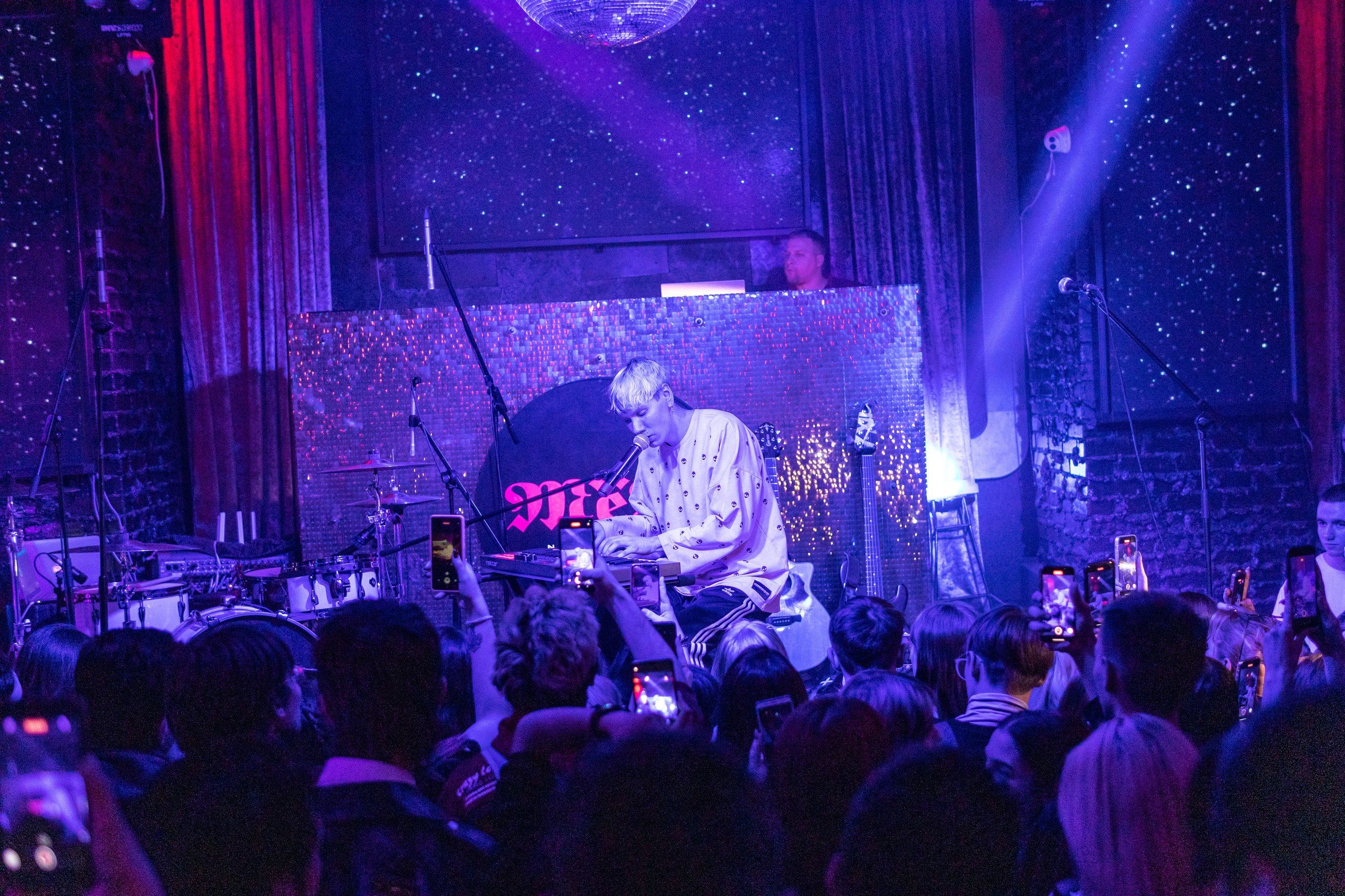 Репортажная съемка концерта группы КОСМОНАВТОВ НЕТ в г. Ростов-на-Дону. Фотограф в Ростове-на-Дону Игорь Апасеев