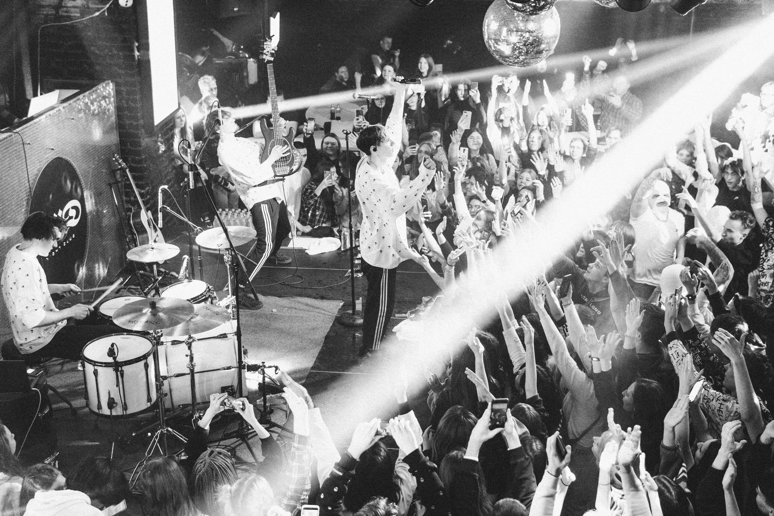 Репортажная съемка концерта группы КОСМОНАВТОВ НЕТ в г. Ростов-на-Дону. Фотограф в Ростове-на-Дону Игорь Апасеев