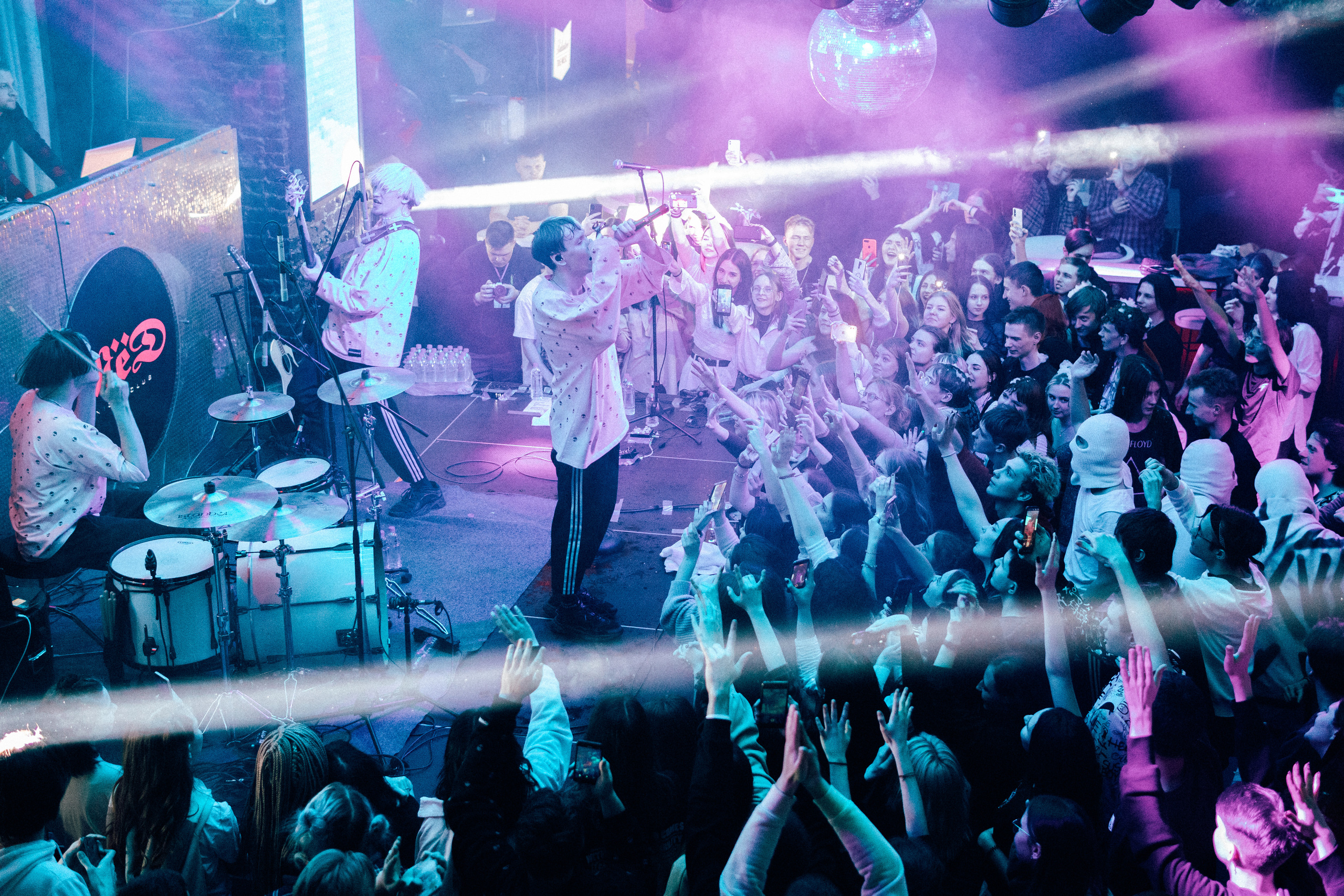 Репортажная съемка концерта группы КОСМОНАВТОВ НЕТ в г. Ростов-на-Дону. Фотограф в Ростове-на-Дону Игорь Апасеев