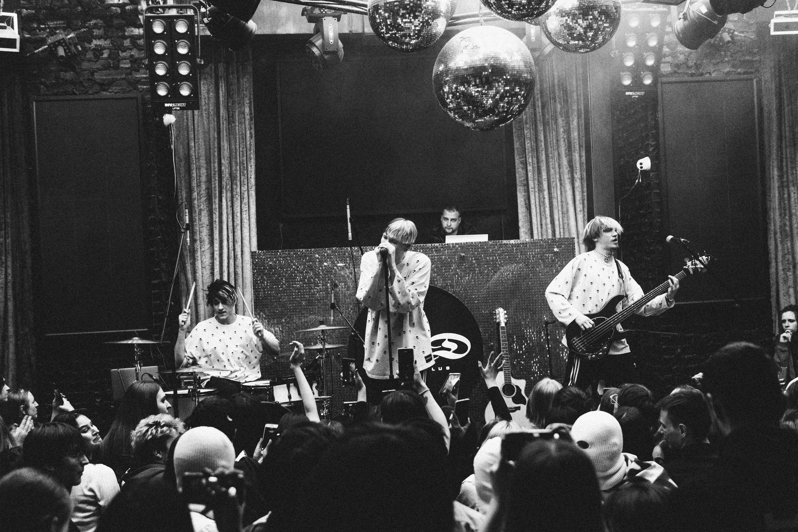 Репортажная съемка концерта группы КОСМОНАВТОВ НЕТ в г. Ростов-на-Дону. Фотограф в Ростове-на-Дону Игорь Апасеев