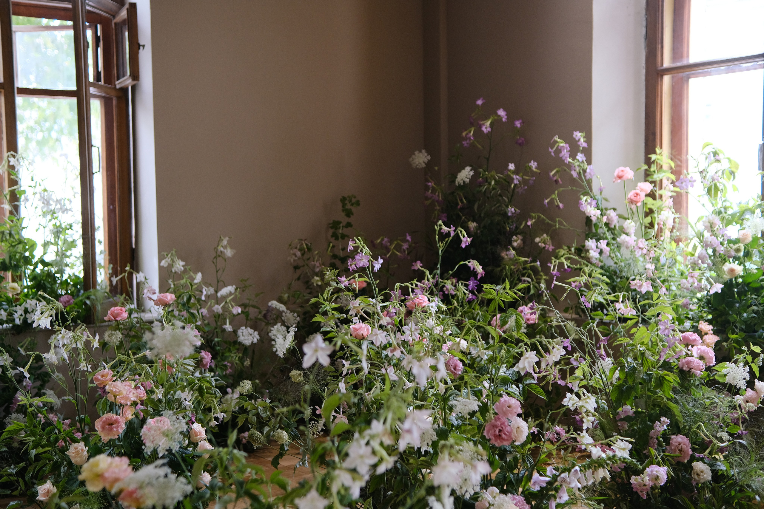 Найти декоратора на съёмку. Флористика и декор в Санкт-Петербурге