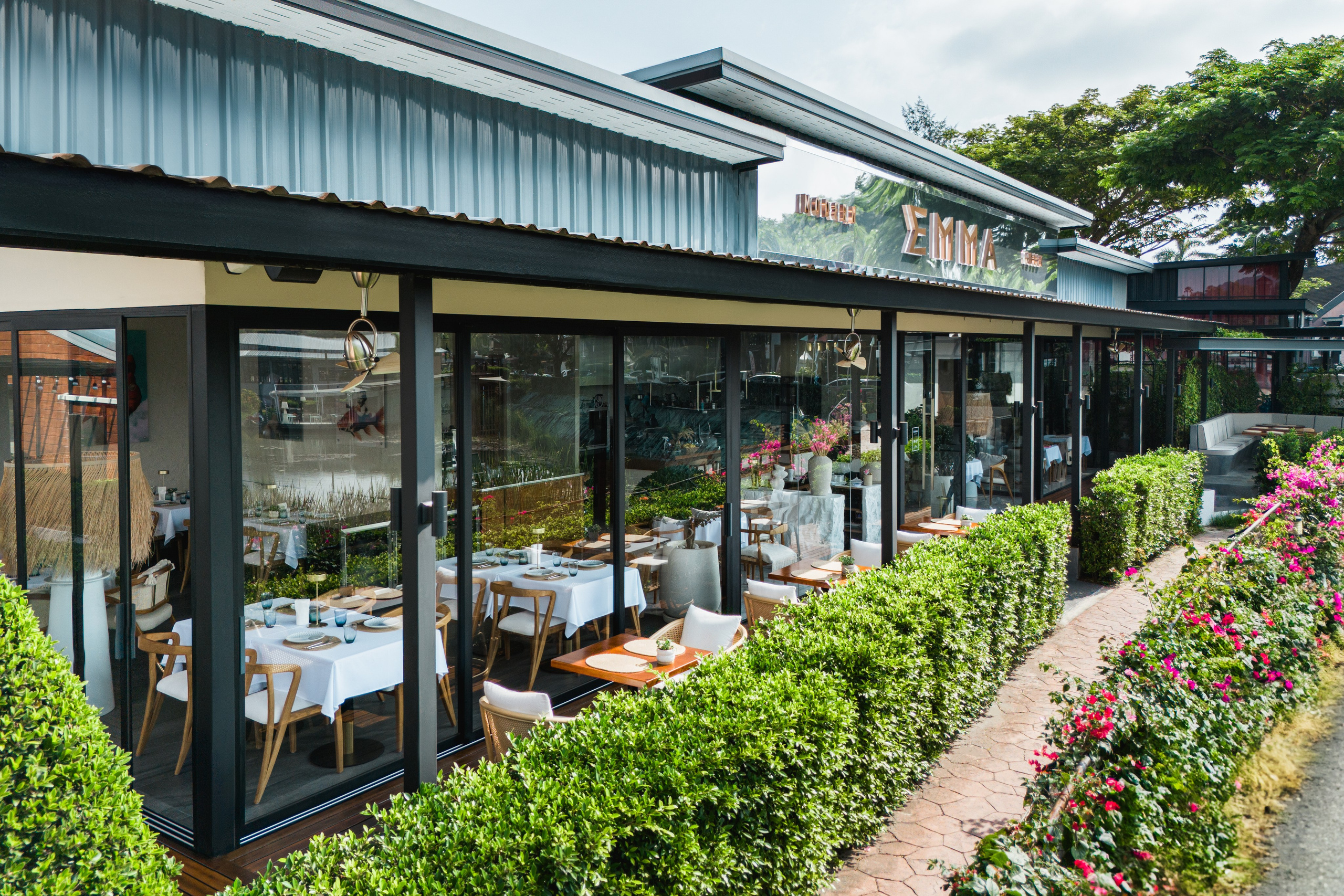 Interior real estate photography in Phuket — professional photos and videos. Yan Dolmatov — Photographer, Videographer, and Producer in Phuket