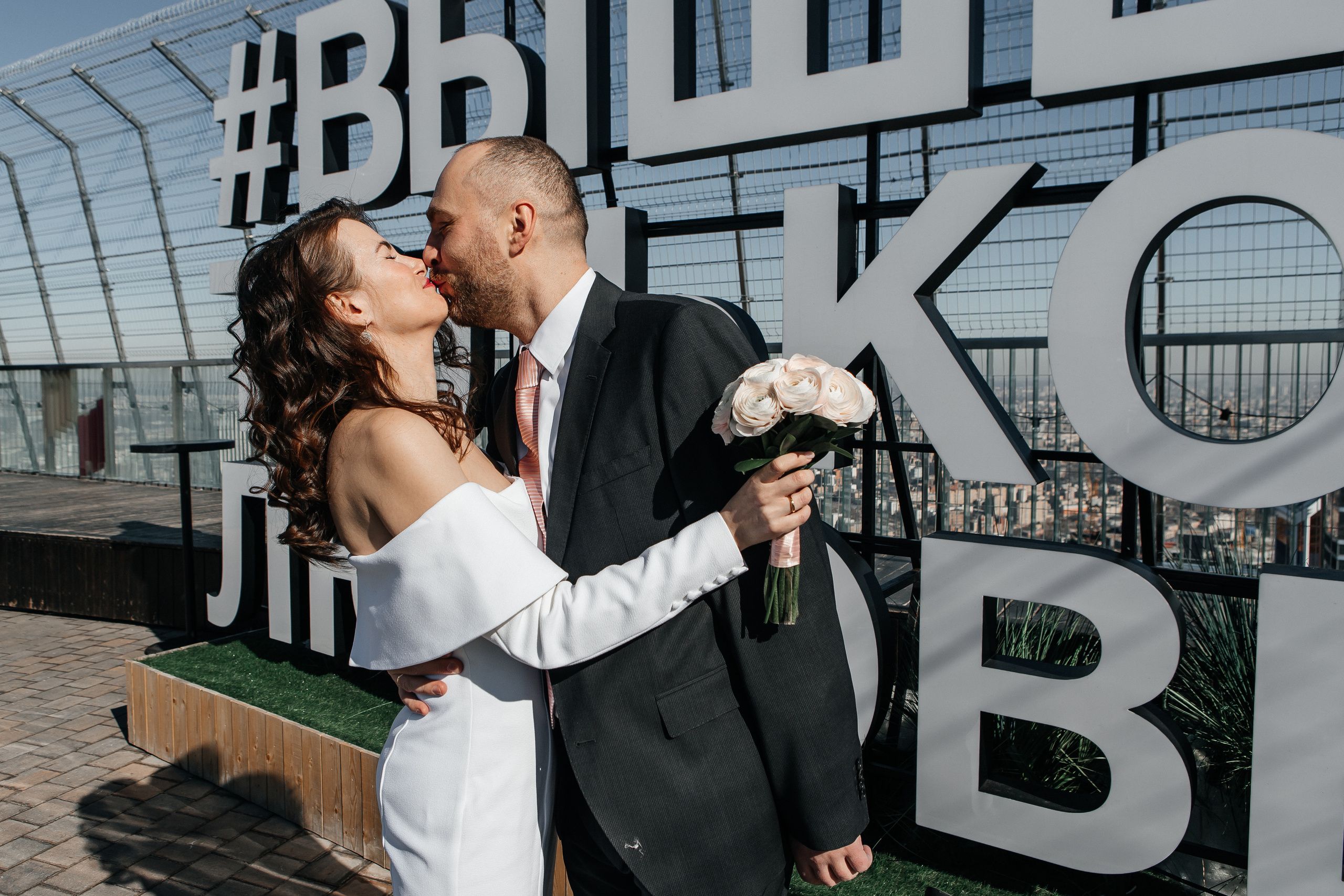 Лучшие загсы и необычные места для росписи в Москве. Свадебный фотограф в Москве Элина Ларченкова. Фото, которые цепляют