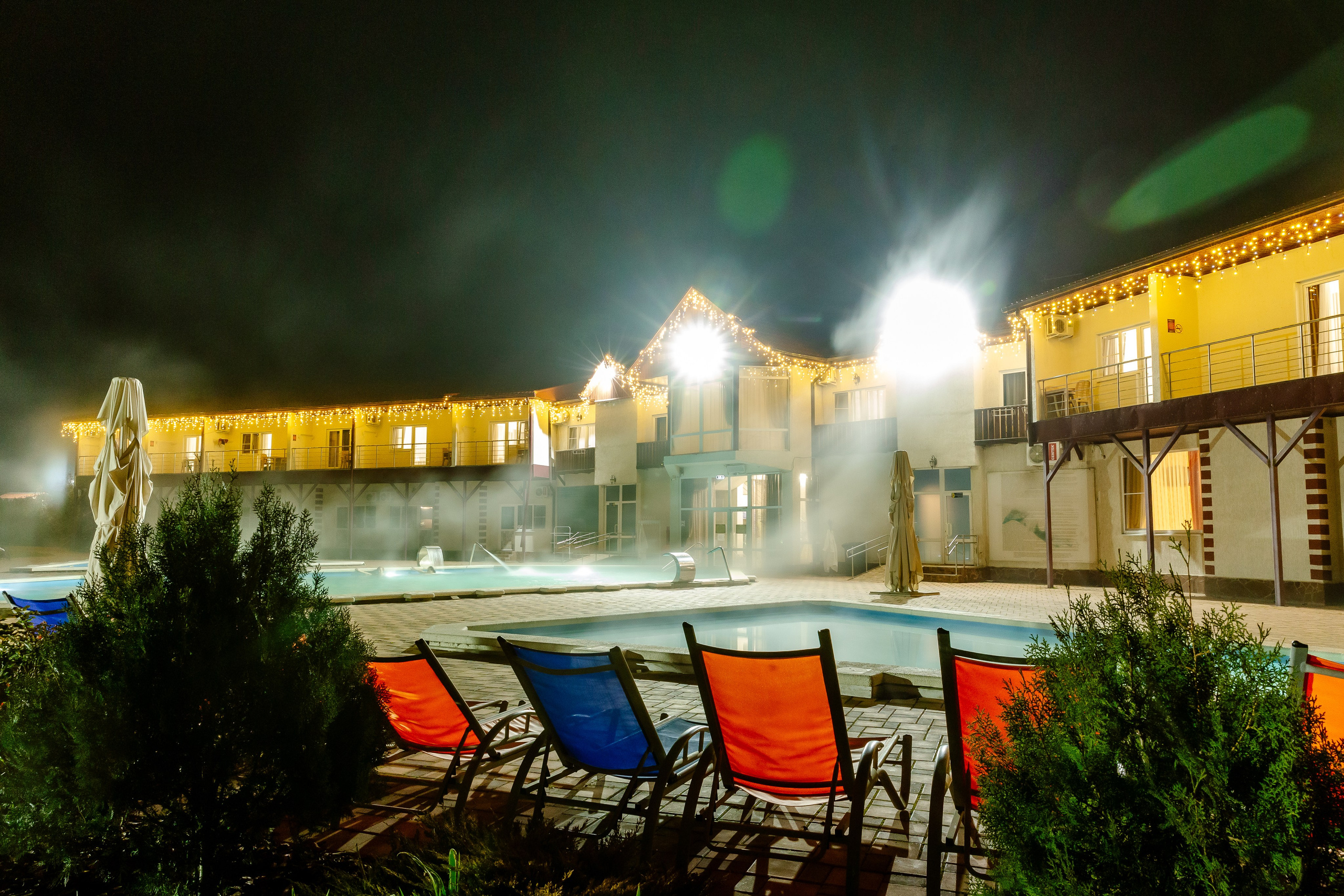 Теплый бассейн под открытым небом