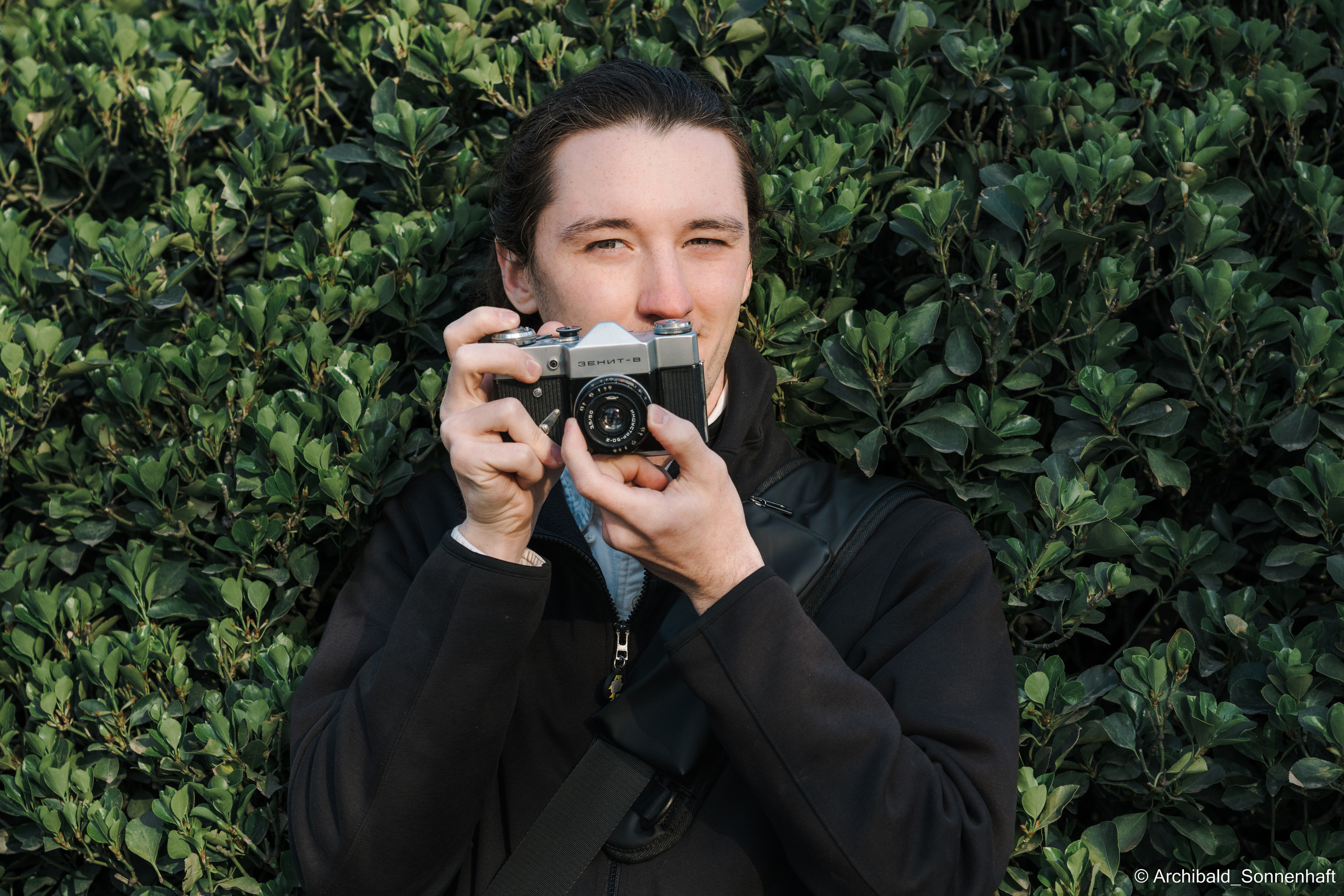 Park, tea and cats. Photographer in Guangzhou, China. Archibald Sonnenhaft
