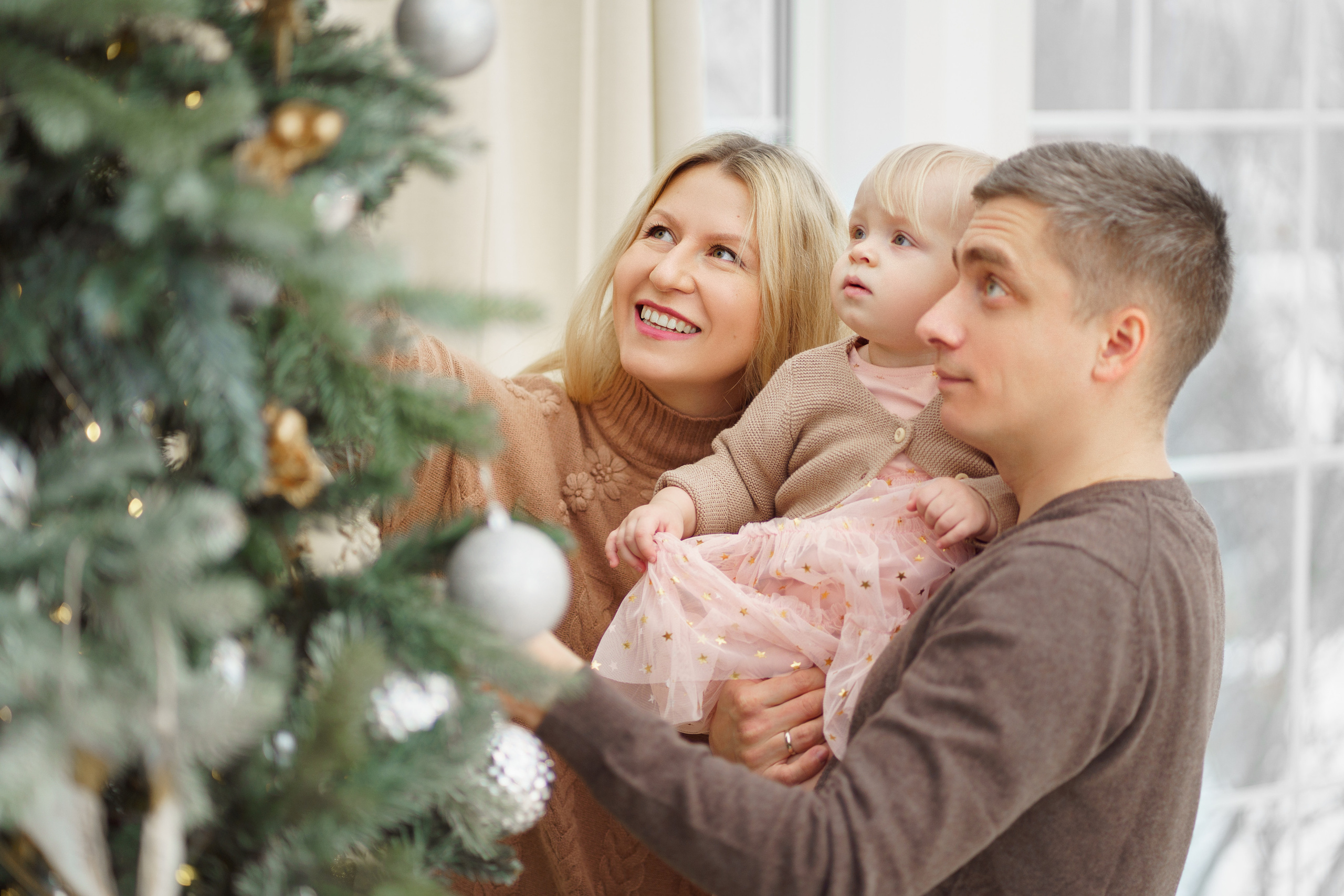 семейная фотосессия фотосессия в студии новогодняя фотосессия идея для фотосессии идеи для фотосессии фотограф казань  фотограф в казани фотографирую казань мама и дочь папа и дочь любовь семья фотография обучение фотографии фотосессия в новый год фотосессия на память фотокнига