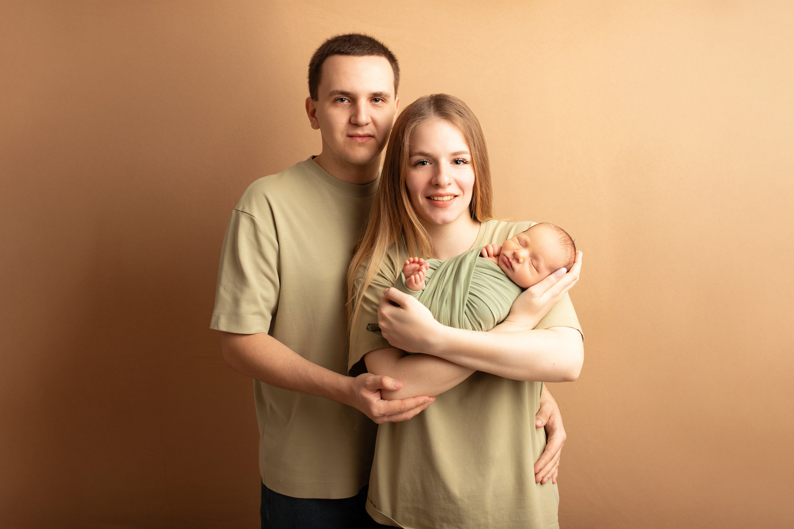 «Как подготовиться к совместным кадрам с малышом: гид для родителей 👨‍👩‍👶✨». Фотограф новорождённых Волгоград Волжский Дарья Рыскаль