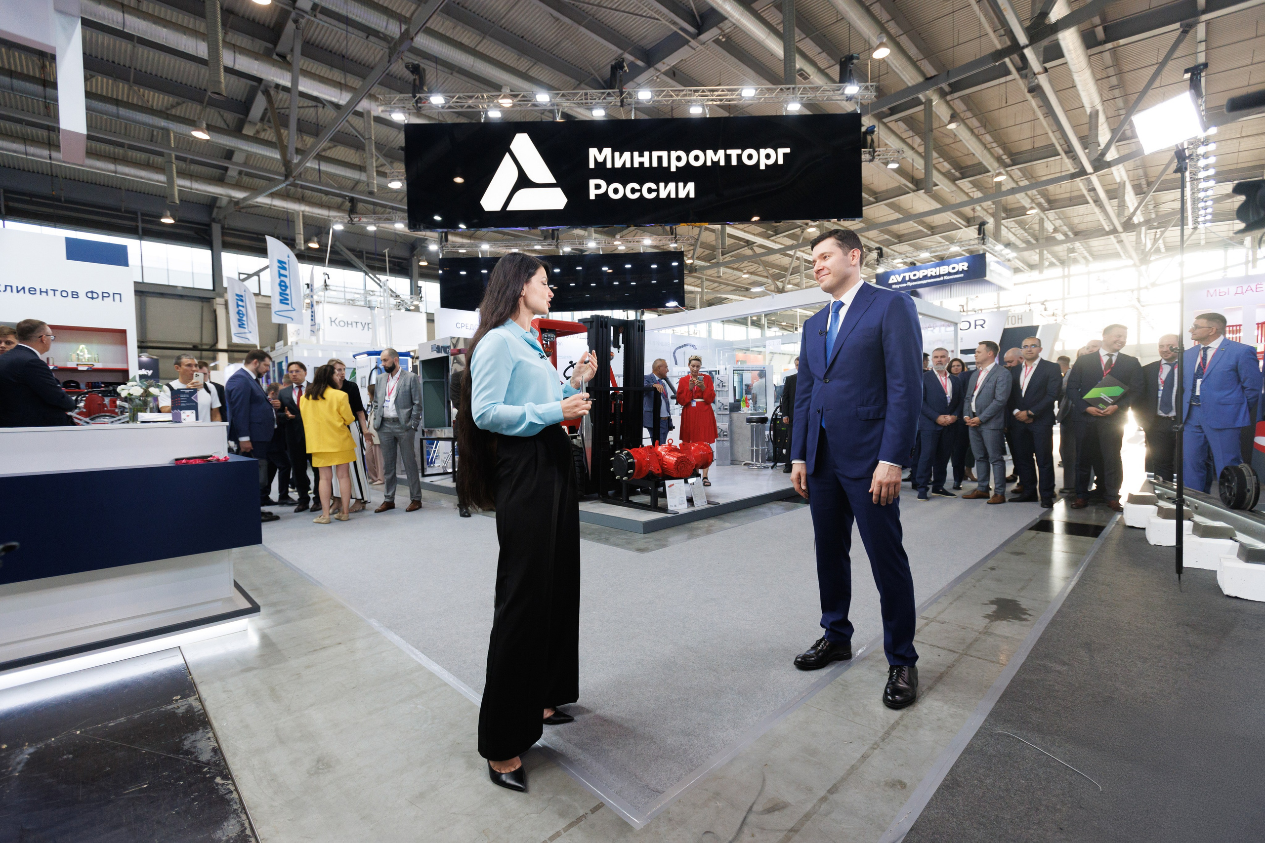 Фотограф на ПМЭФ 2026 — услуги, аккредитация, лучшие кейсы. Свадебный фотограф в Москве | Антон Матвеев