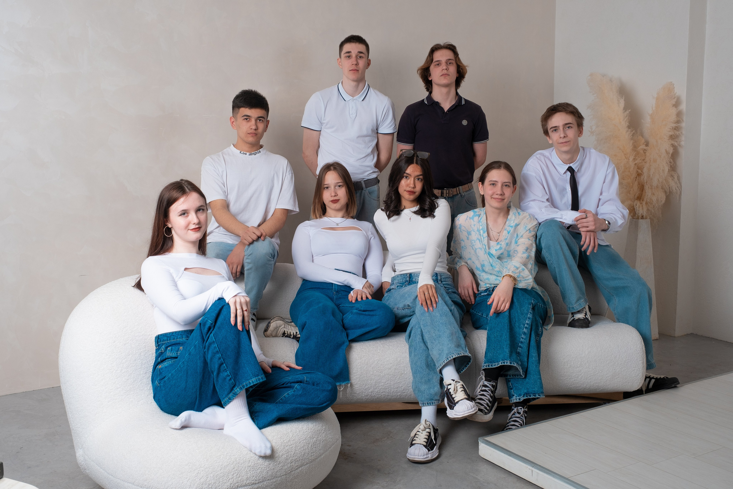 Фотосессия 11ых классов в студии «Daily Studio». Фотограф и видеограф Софья Бурляева в Санкт-Петербурге