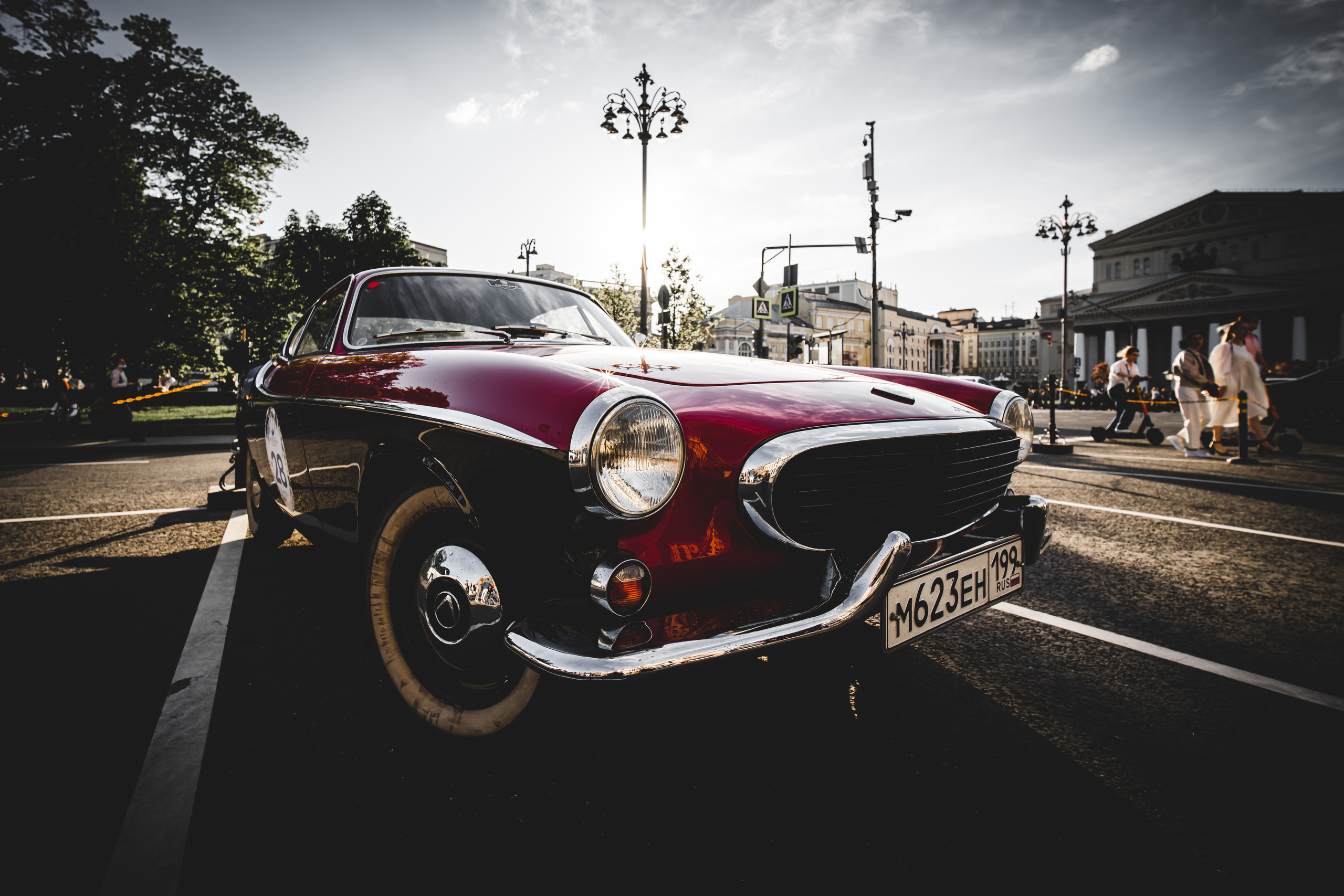 Раритетная машина на улицах Москвы