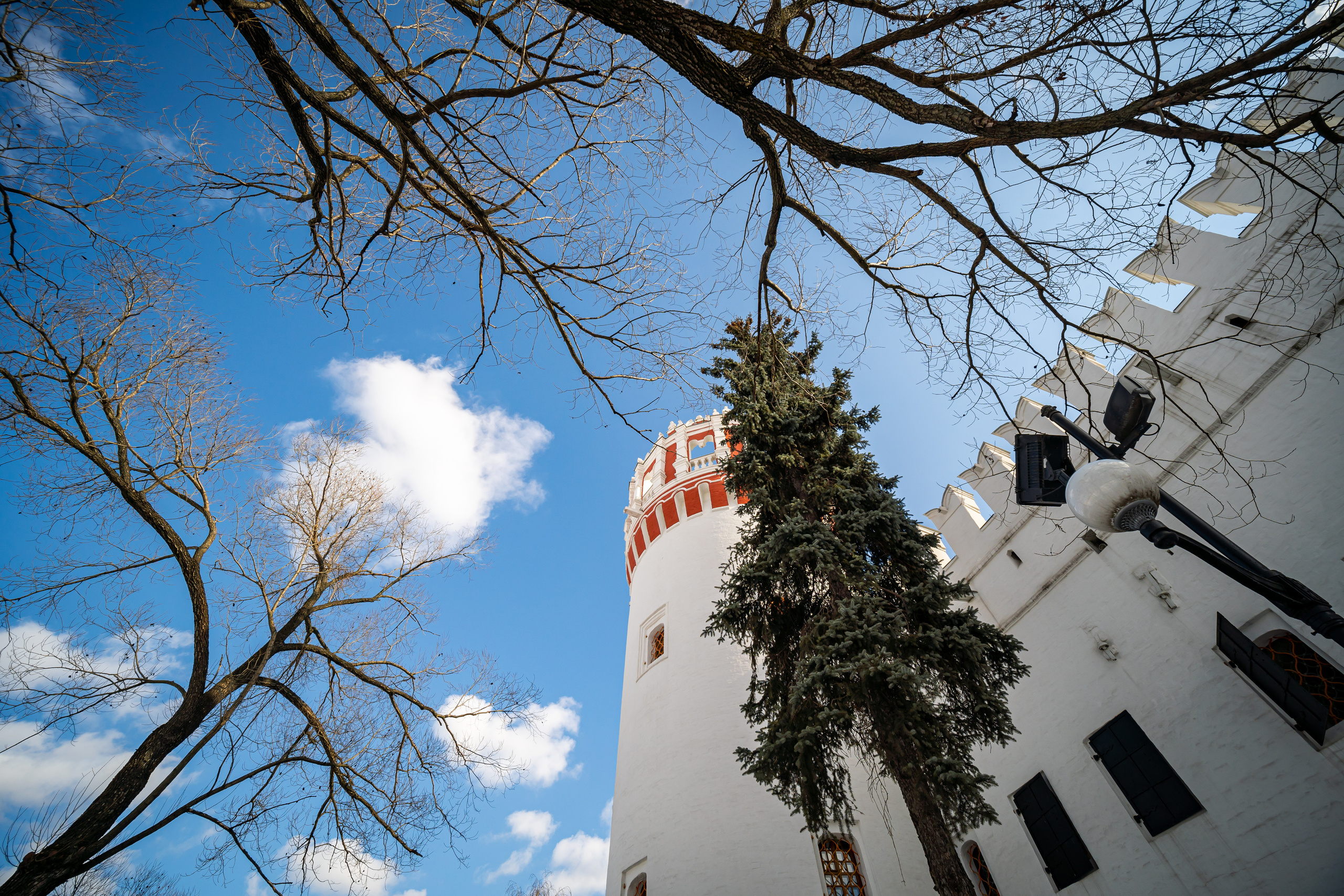 Стена Новодевичьего монастыря