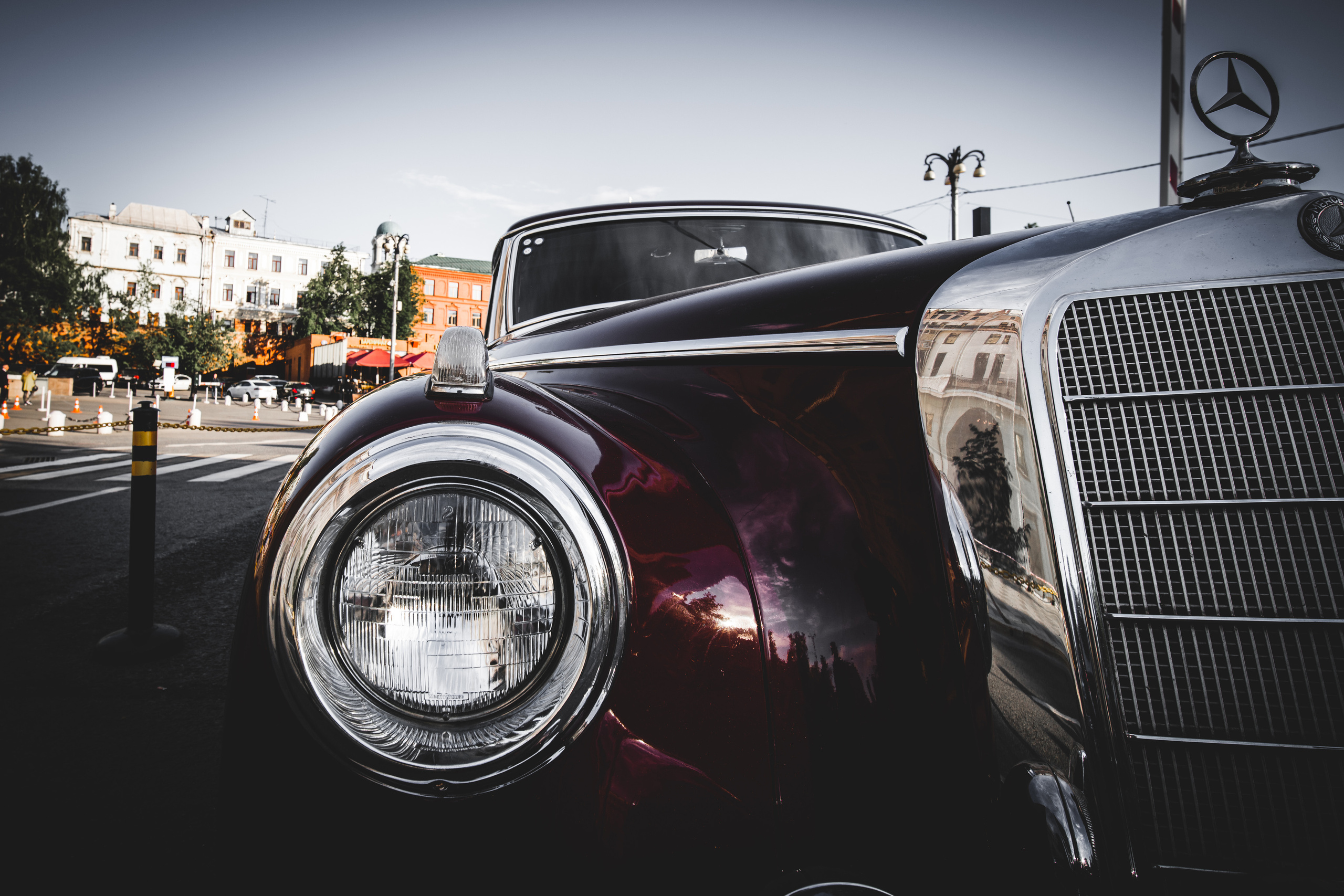 Раритетная машина на улицах Москвы