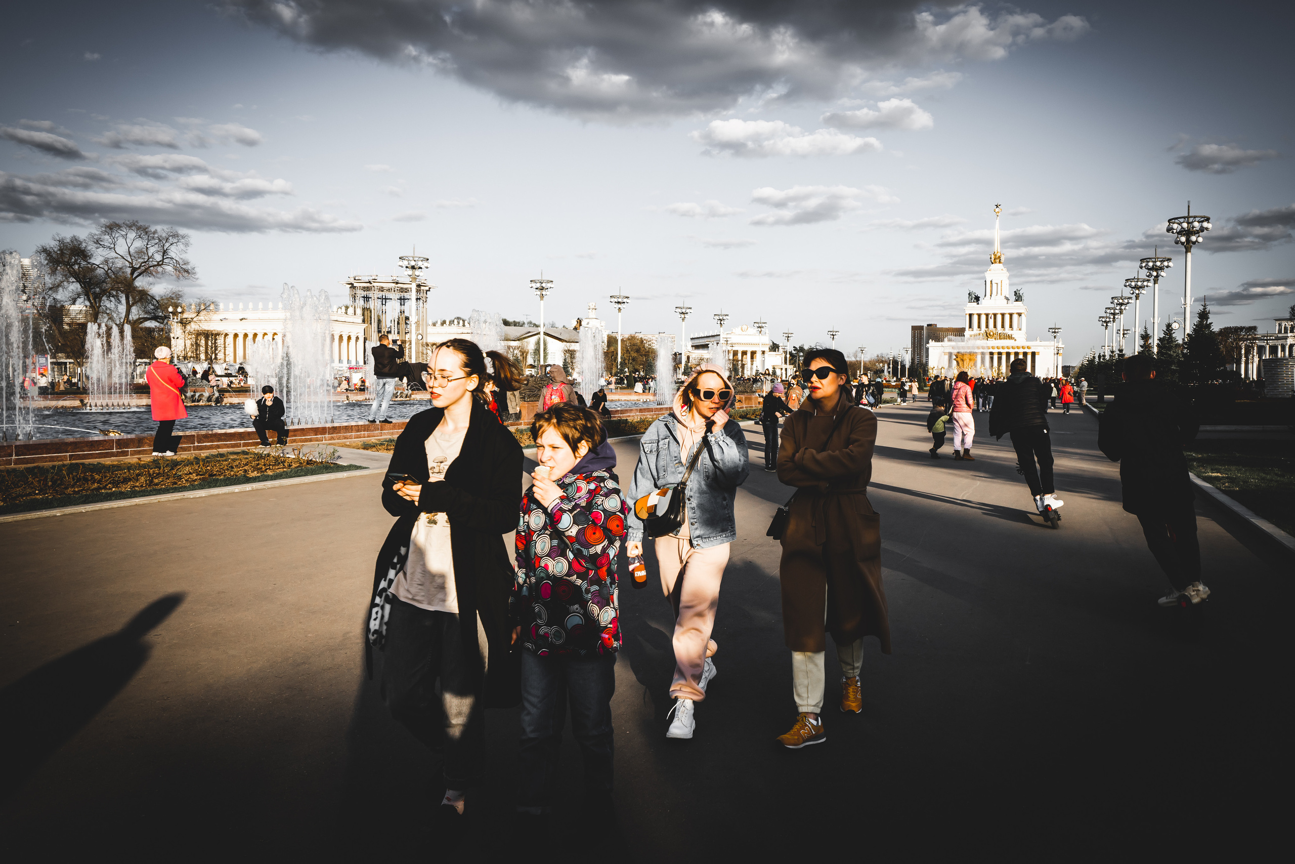 Люди на ВДНХ