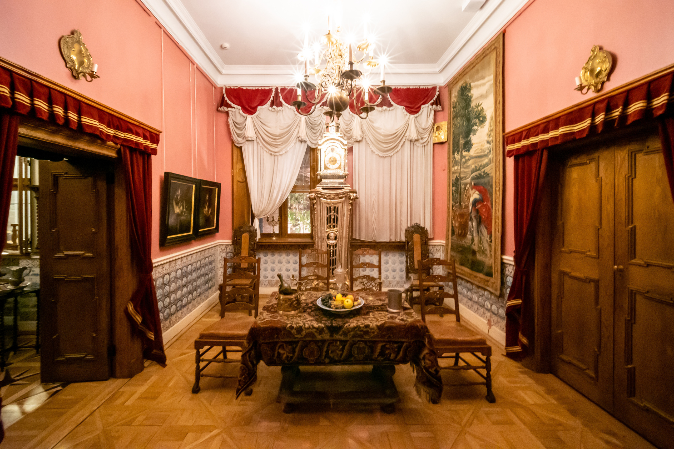 Столовая в Зимнем Дворце Петра Первого