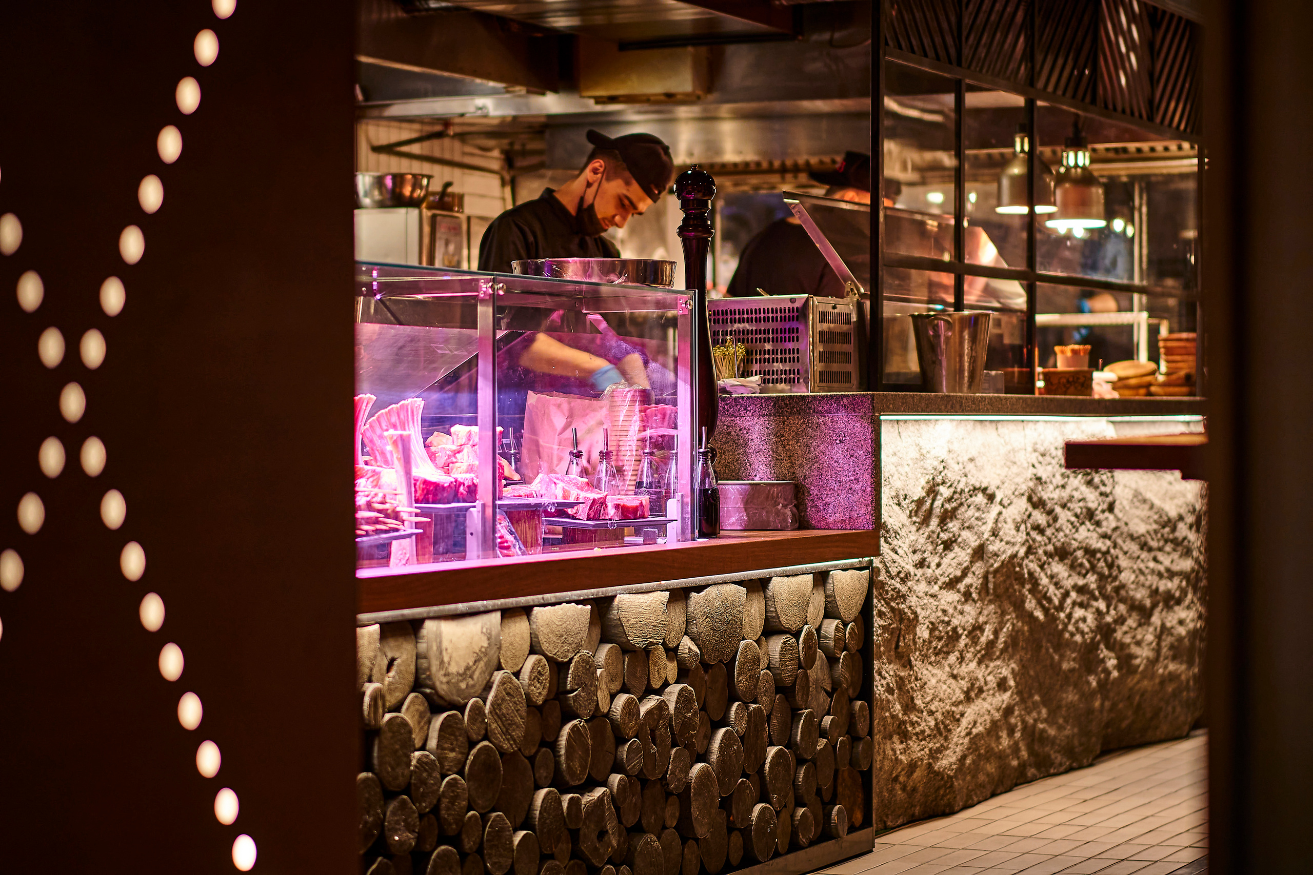 Интерьер мясного ресторана meat_coin в Питере