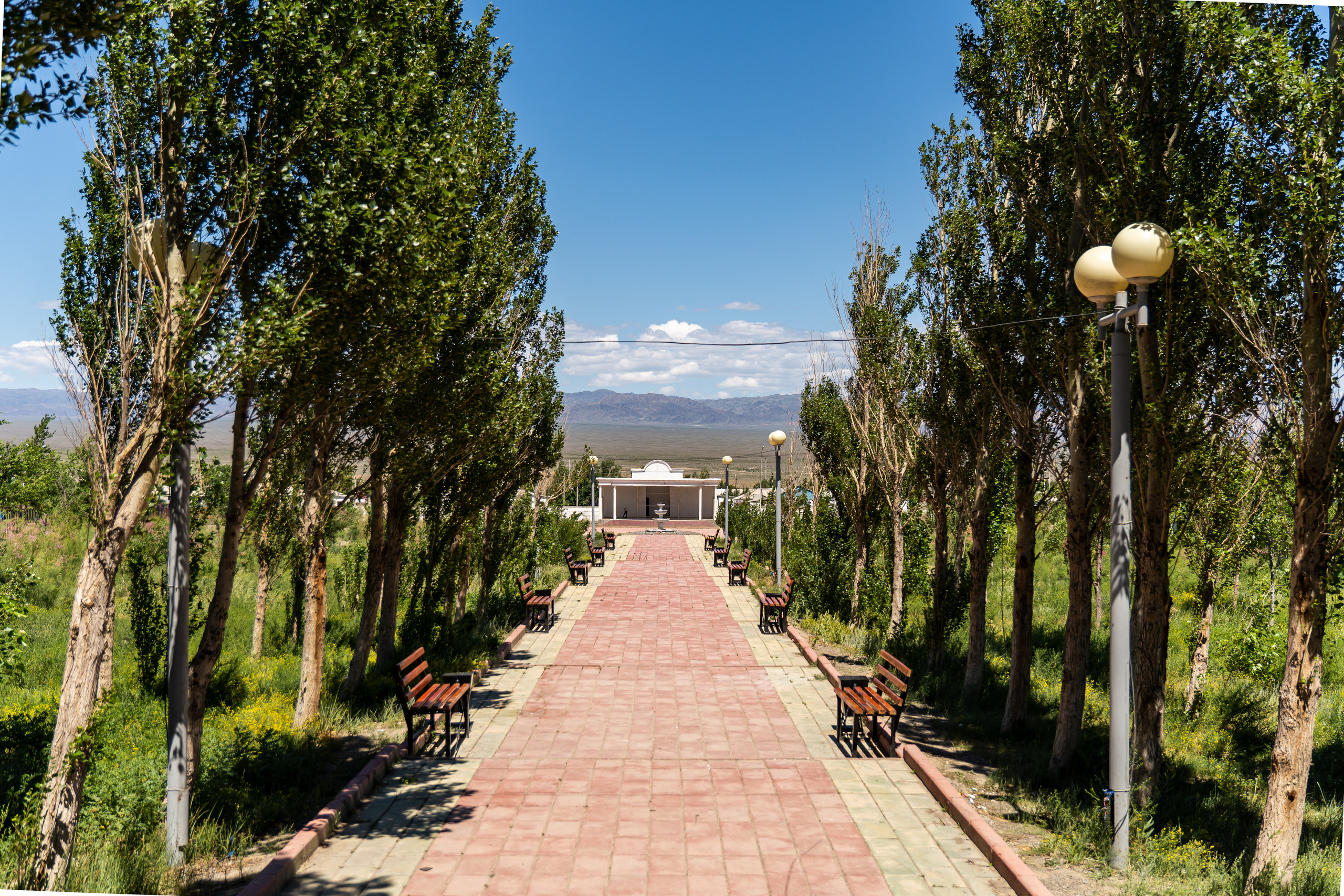 Поселок Достык в Казахстане на границе с Китаем